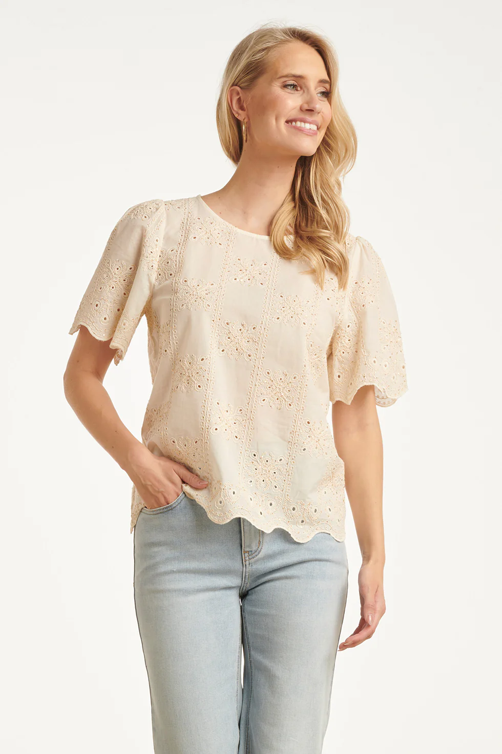 Crème Broderie Top Met Korte Mouwen En Scallop Zoom | Off White - Image 2