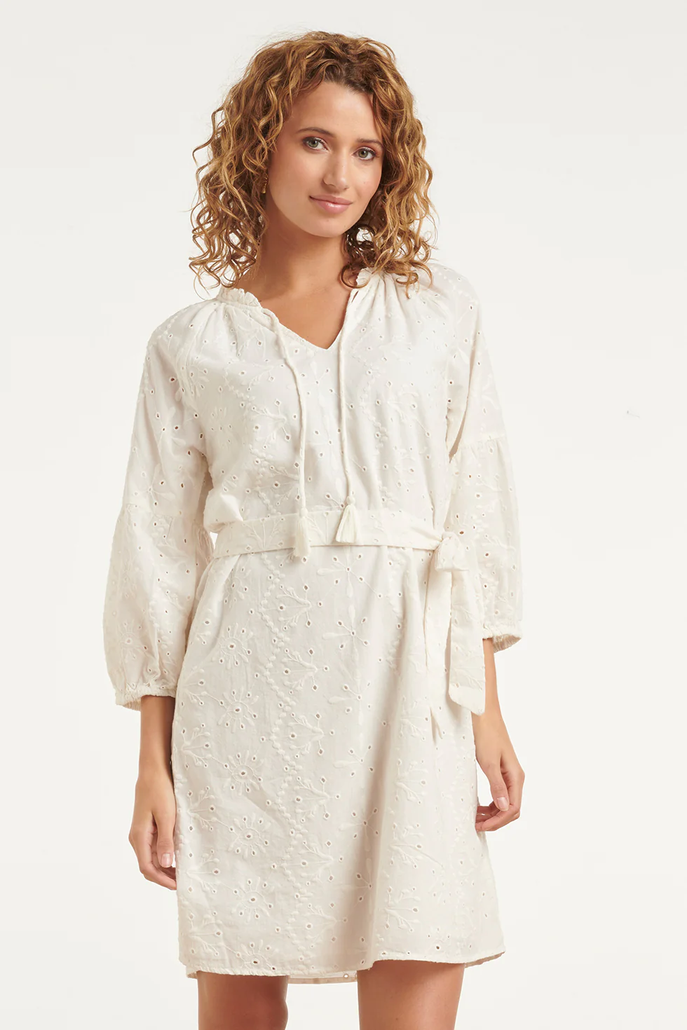 Crème Jurk Met Broderie En Tailleceintuur | Off White - Image 4