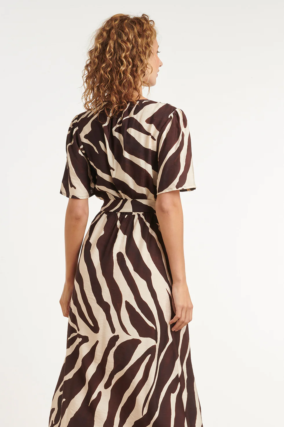 Crème Jurk Met Bruine Abstracte Print En Tailleceintuur | Off White - Brown - Image 5