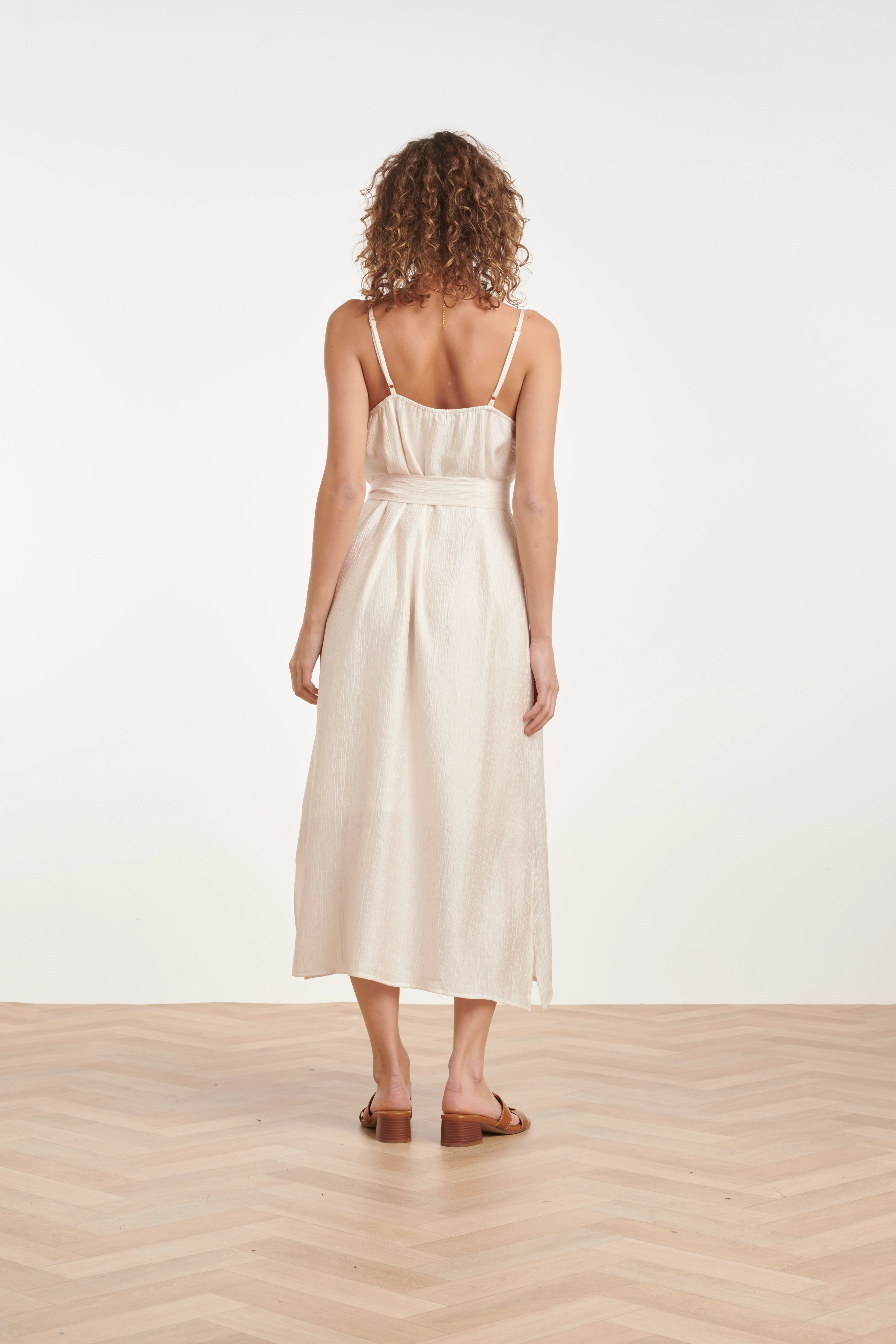 Crème Midi Jurk Met Spaghettibandjes En Ceintuur | Off White - Image 7