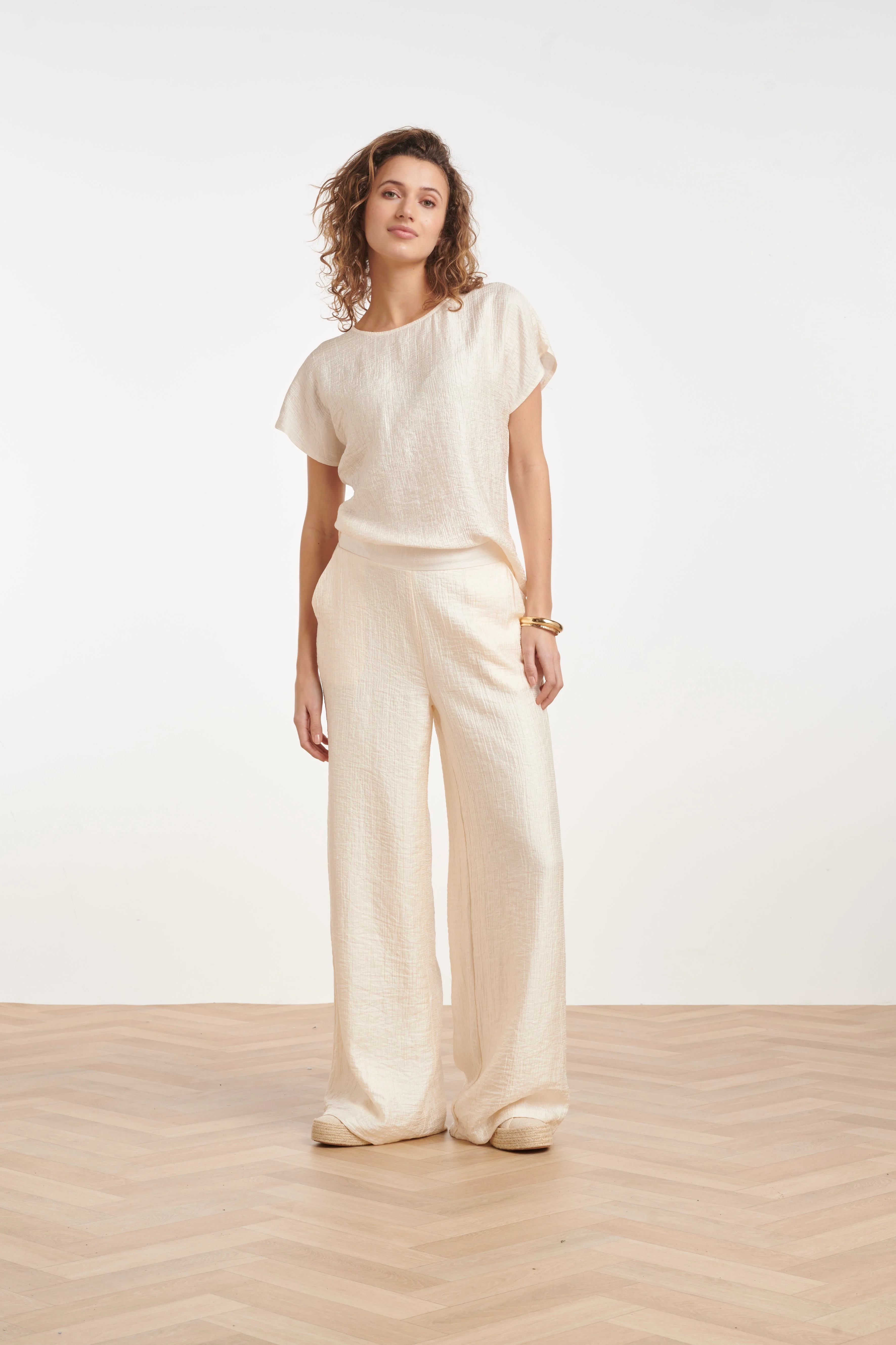Crème Top Met Subtiele Glans En Fijn Gekreukte Structuur | Off White - Image 4