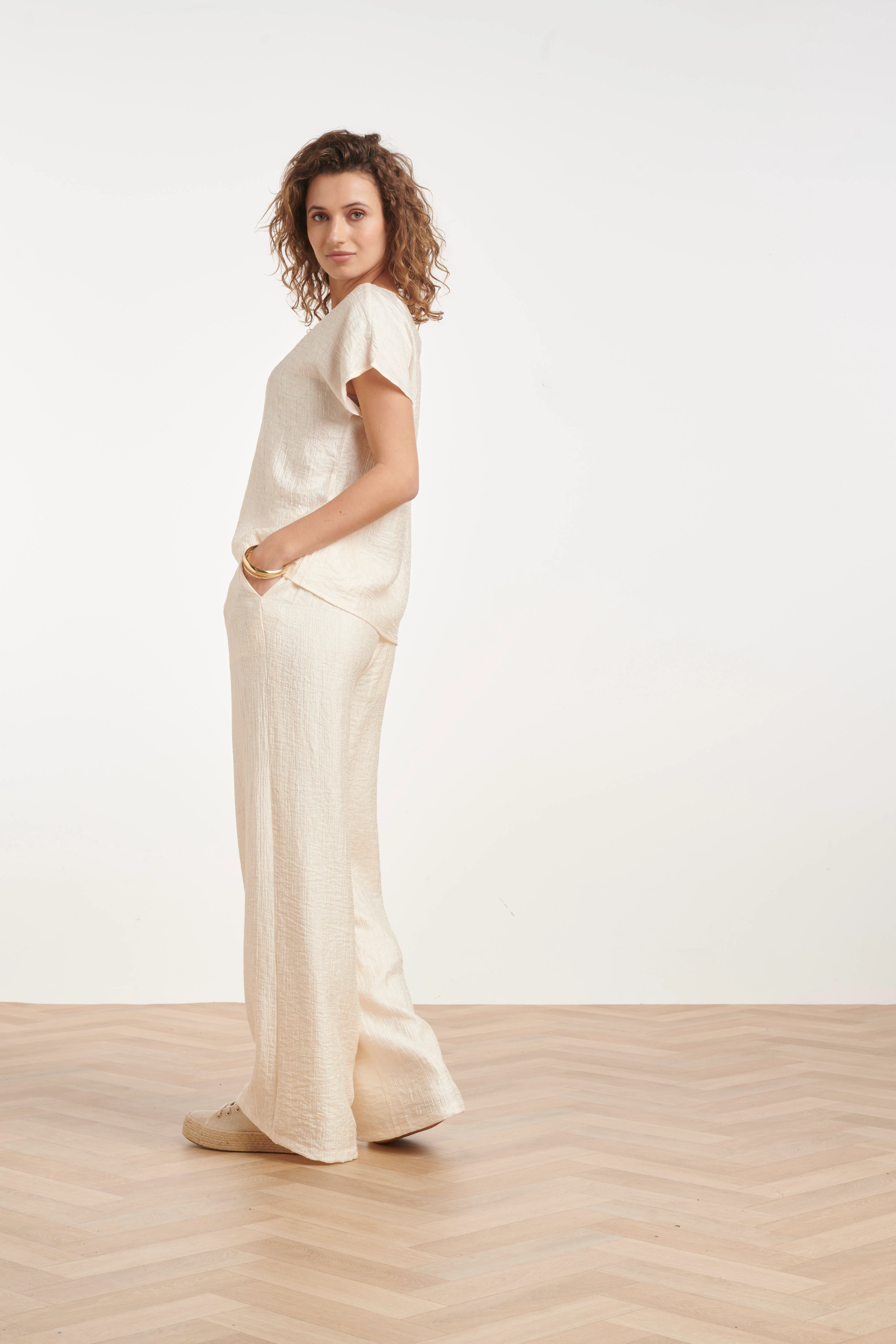 Crème Top Met Subtiele Glans En Fijn Gekreukte Structuur | Off White - Image 6