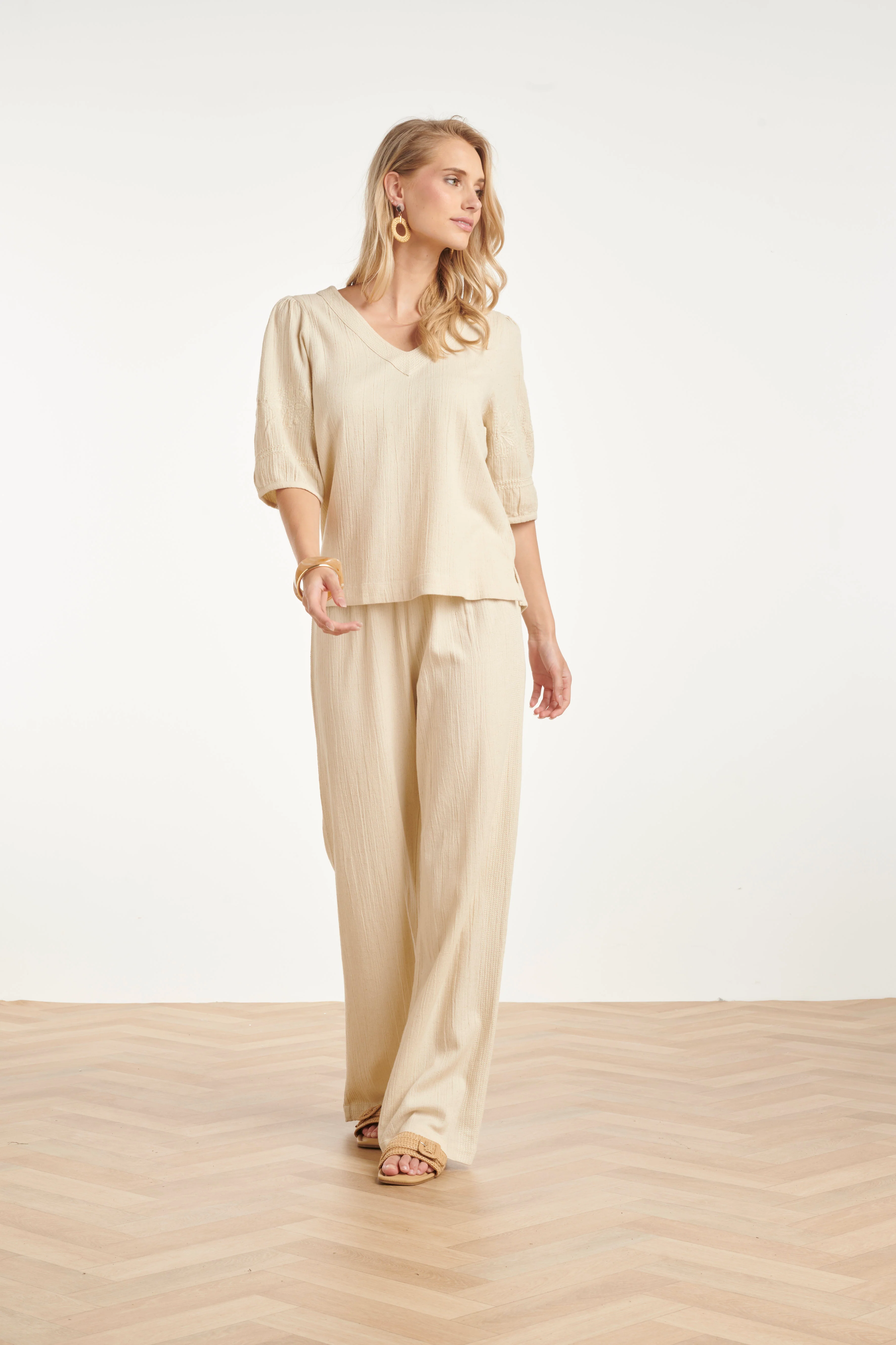 Crème Top Met V-Hals En Geborduurde Mouwen | Off White - Image 6
