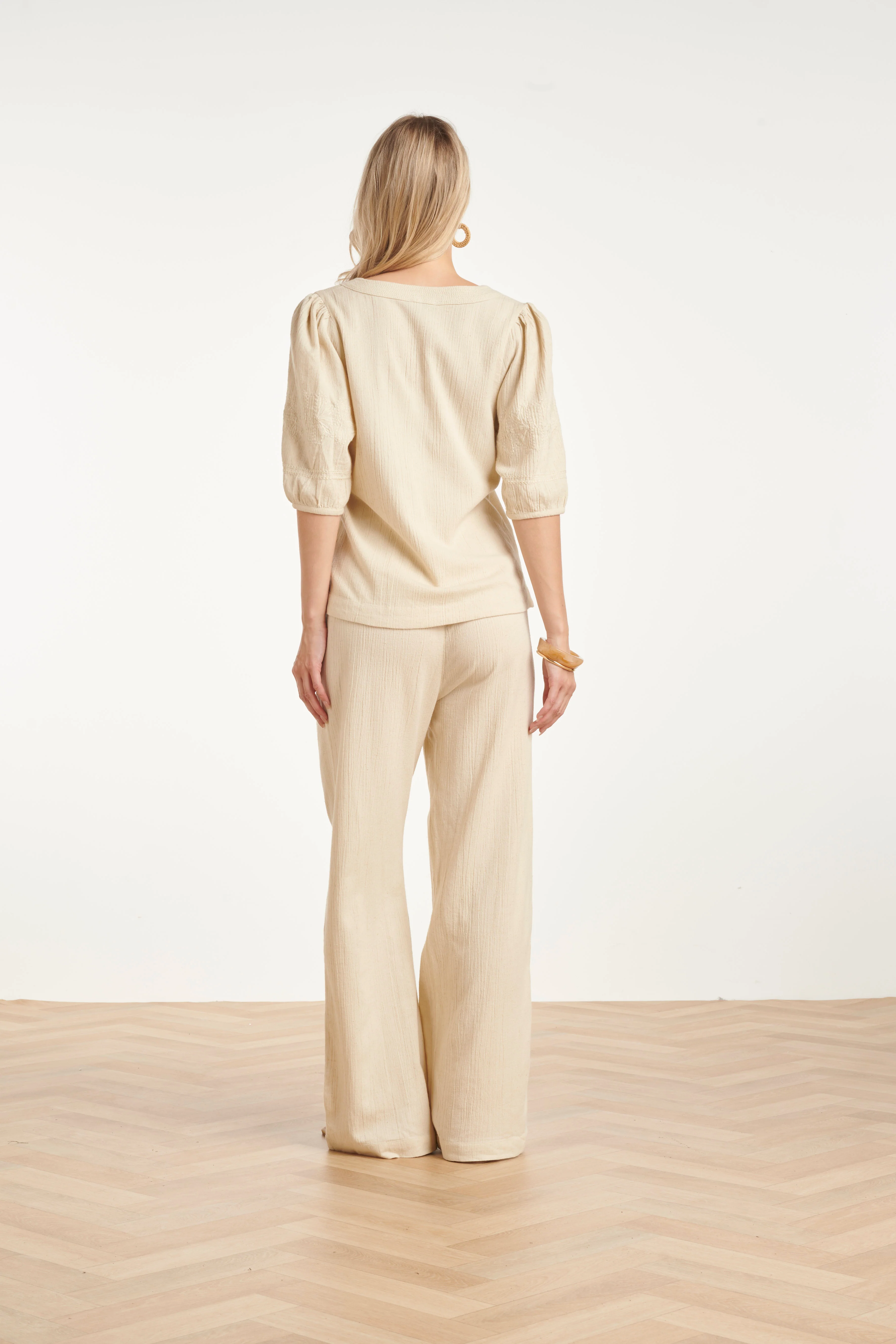 Crème Top Met V-Hals En Geborduurde Mouwen | Off White - Image 9