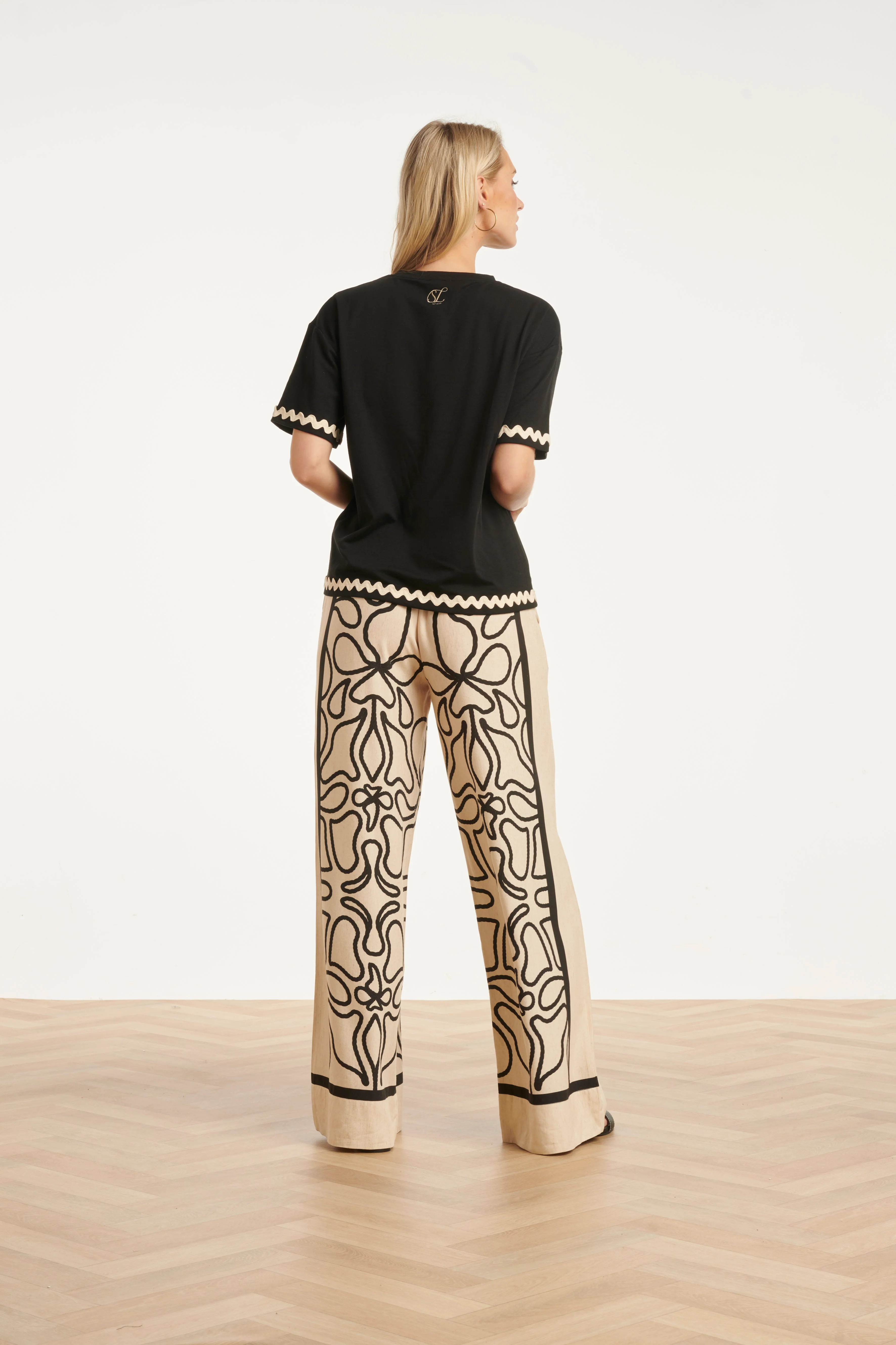 Crème Wide Leg Broek Met Zwart Grafisch Patroon | Sand - Black - Image 11