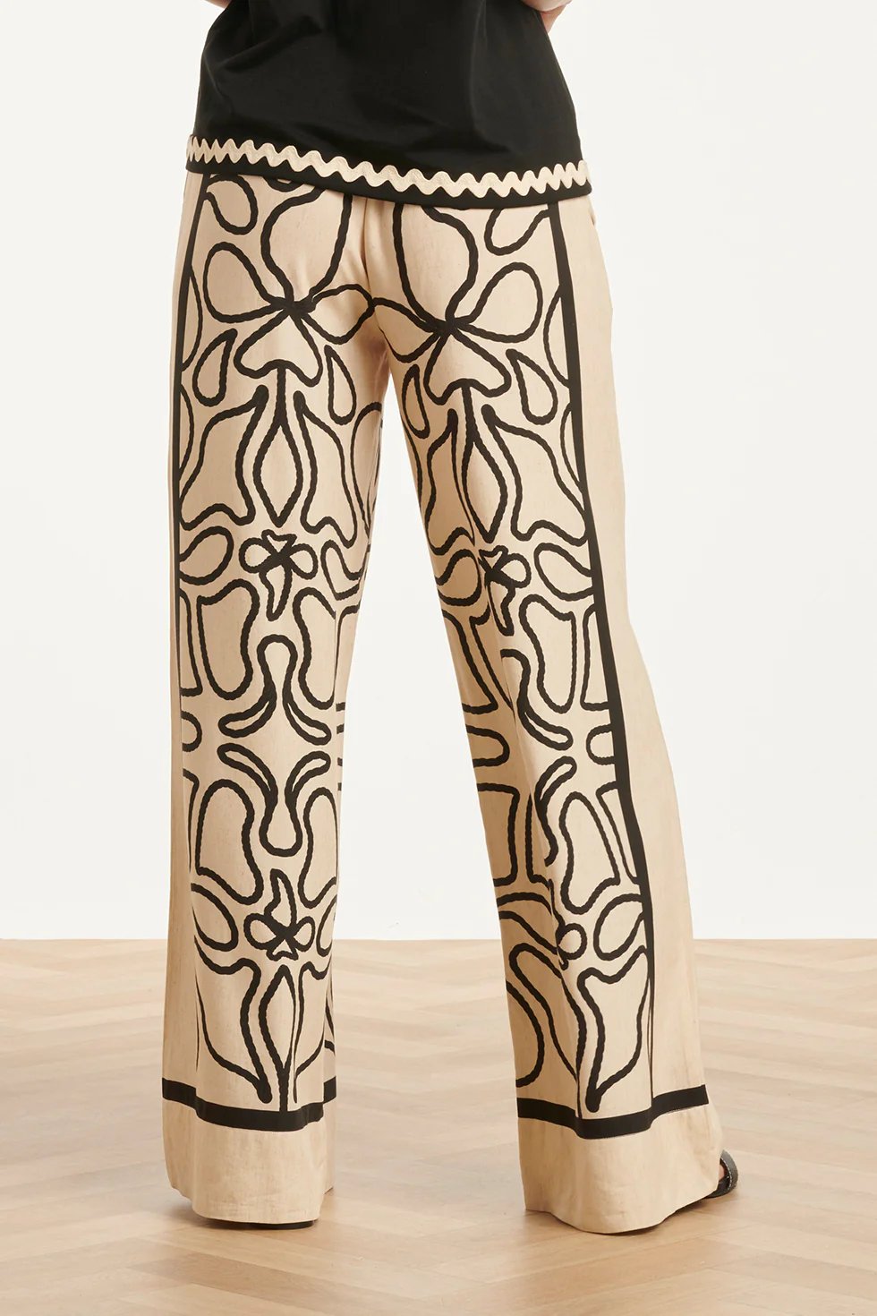 Crème Wide Leg Broek Met Zwart Grafisch Patroon | Sand - Black - Image 12