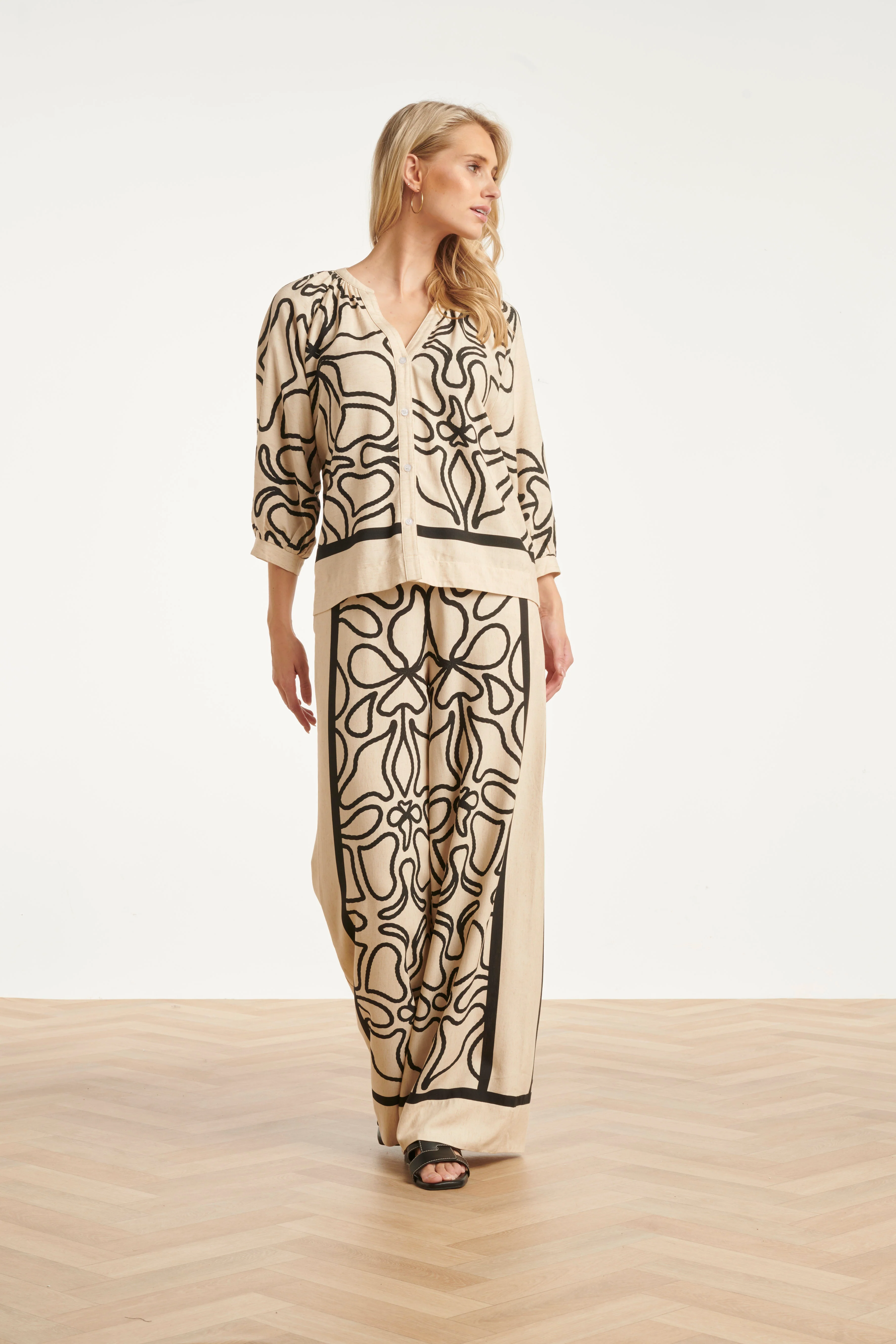 Crème Wide Leg Broek Met Zwart Grafisch Patroon | Sand - Black - Image 16