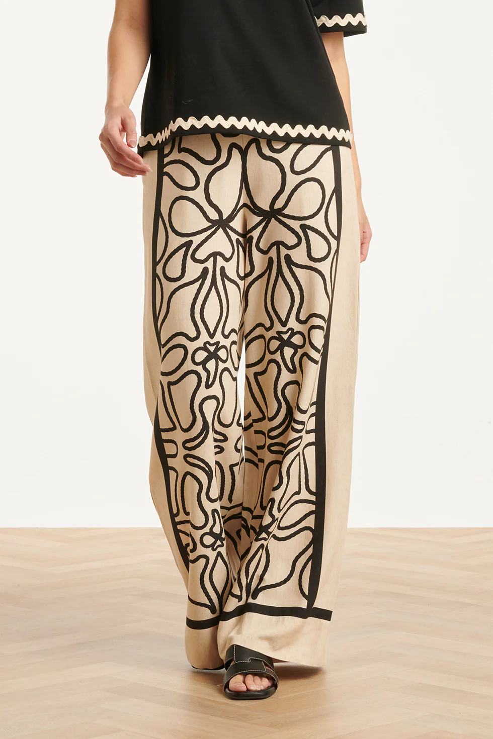 Crème Wide Leg Broek Met Zwart Grafisch Patroon | Sand - Black - Image 6