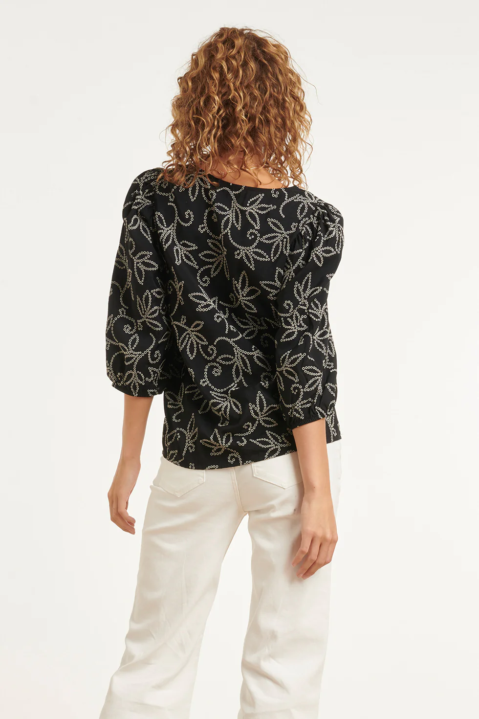 Dames Blouse Met Verfijnde Bloem Print En V-Hals | Black White - Image 6