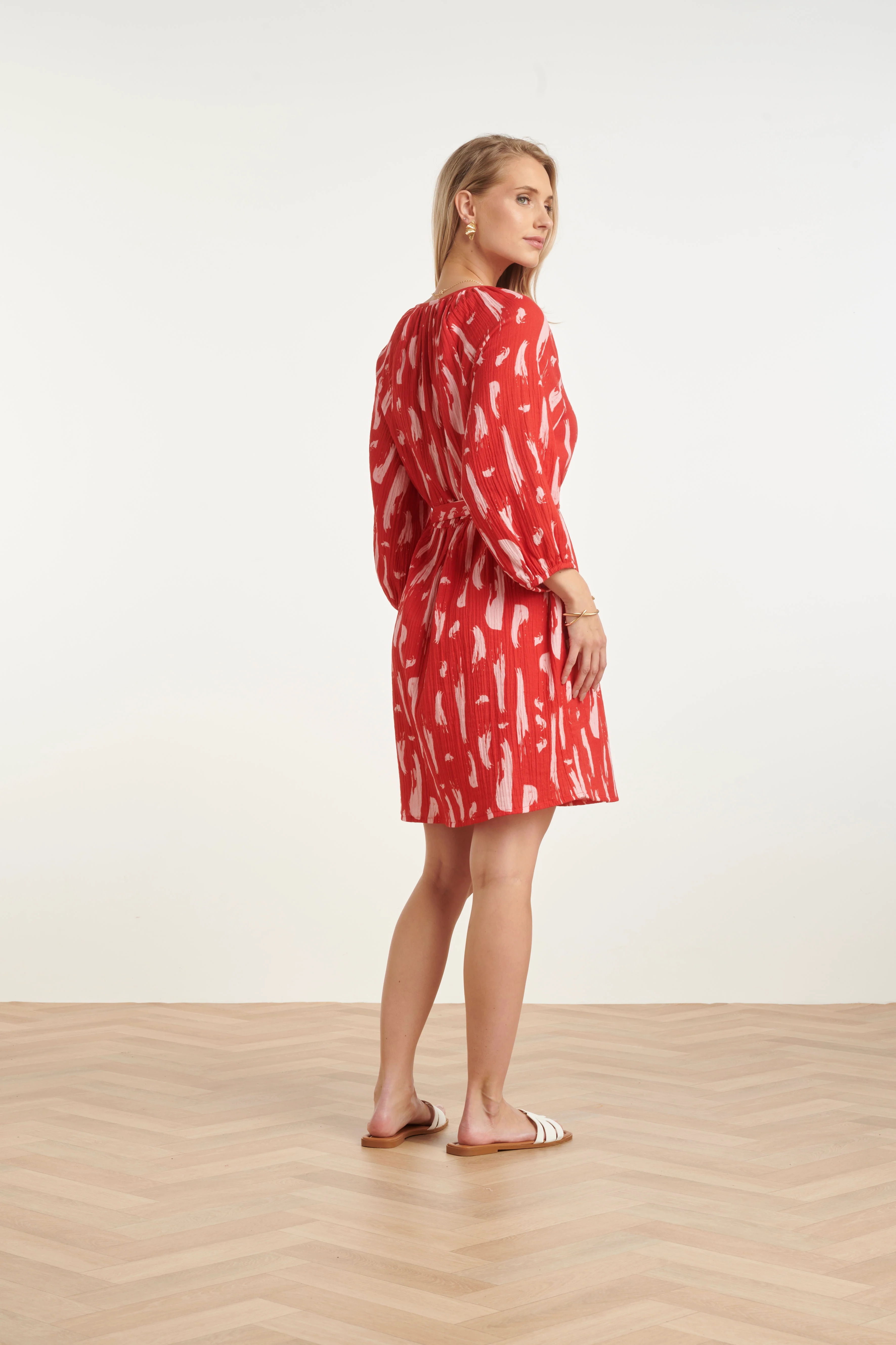 Dames Jurk Met Abstracte Streep Print In Rood Met Roze | Red - Pink - Image 10