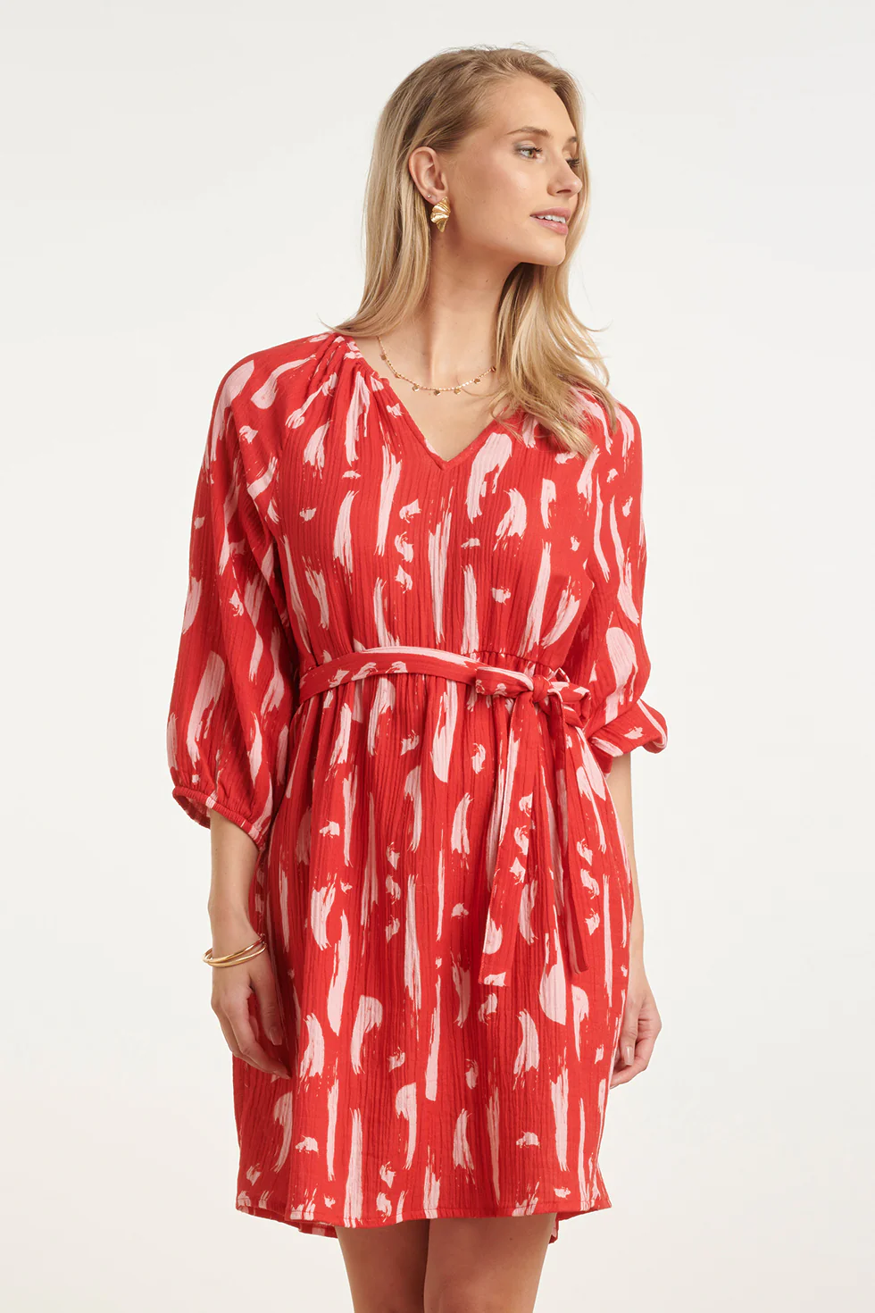 Dames Jurk Met Abstracte Streep Print In Rood Met Roze | Red - Pink - Image 6