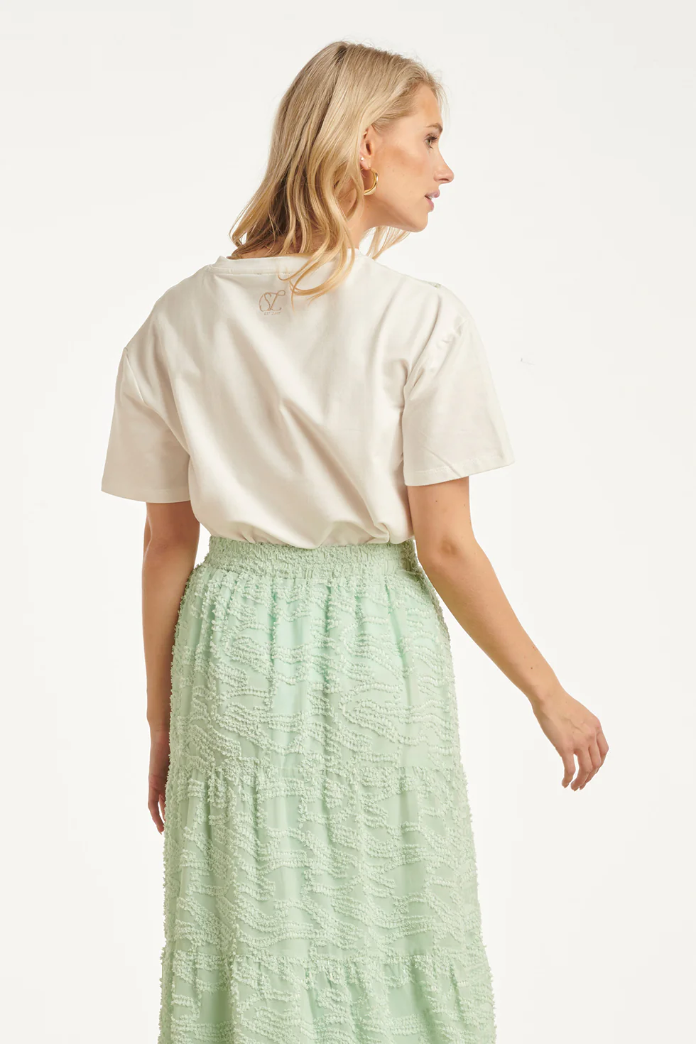 Dames T-Shirt Met Geborduurde Bloemprint | Off White - Soft Green - Image 12