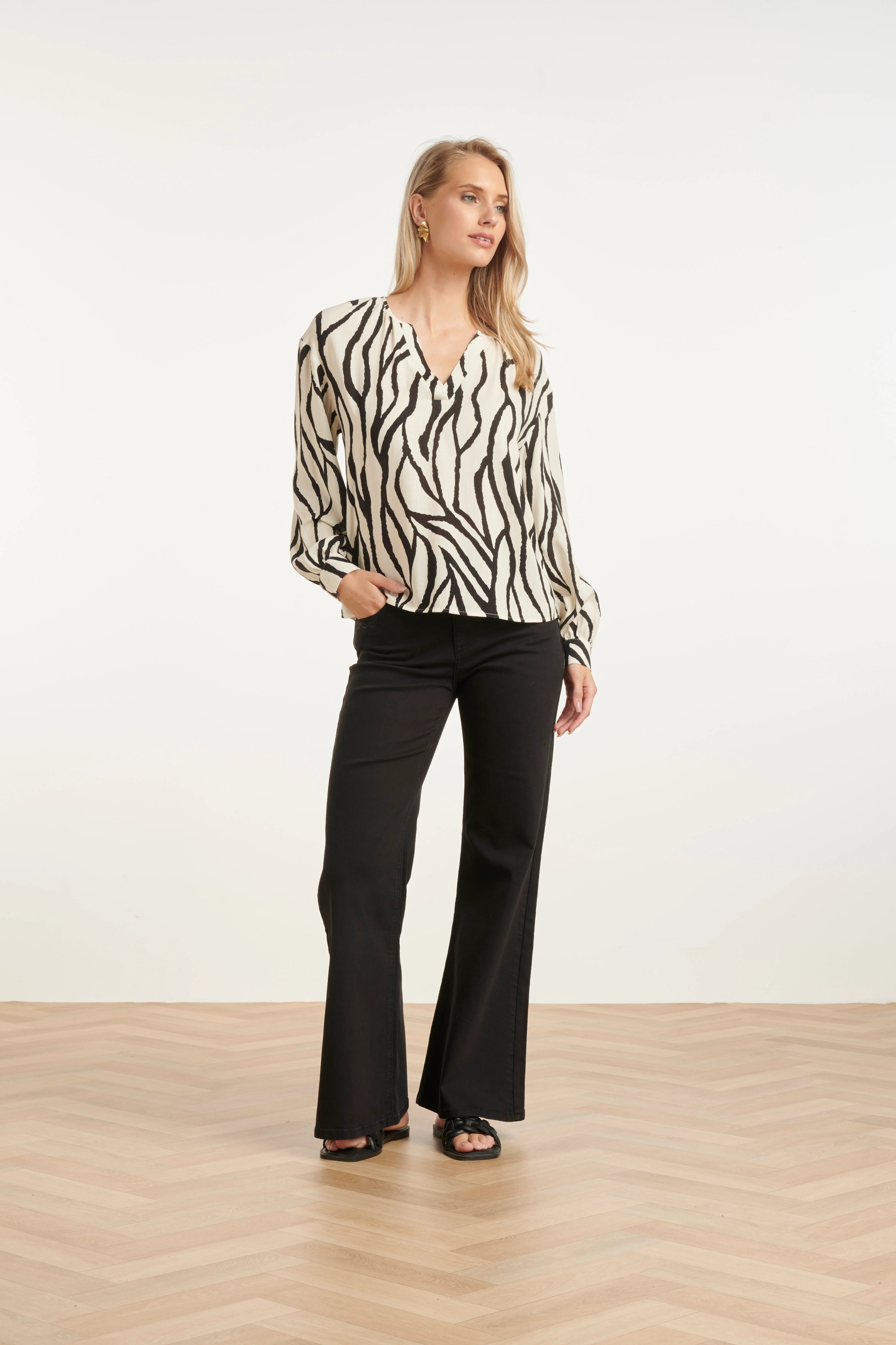 Dames Top Met Abstracte Zebra Print In Off-White En Zwart | Off White - Black - Image 3