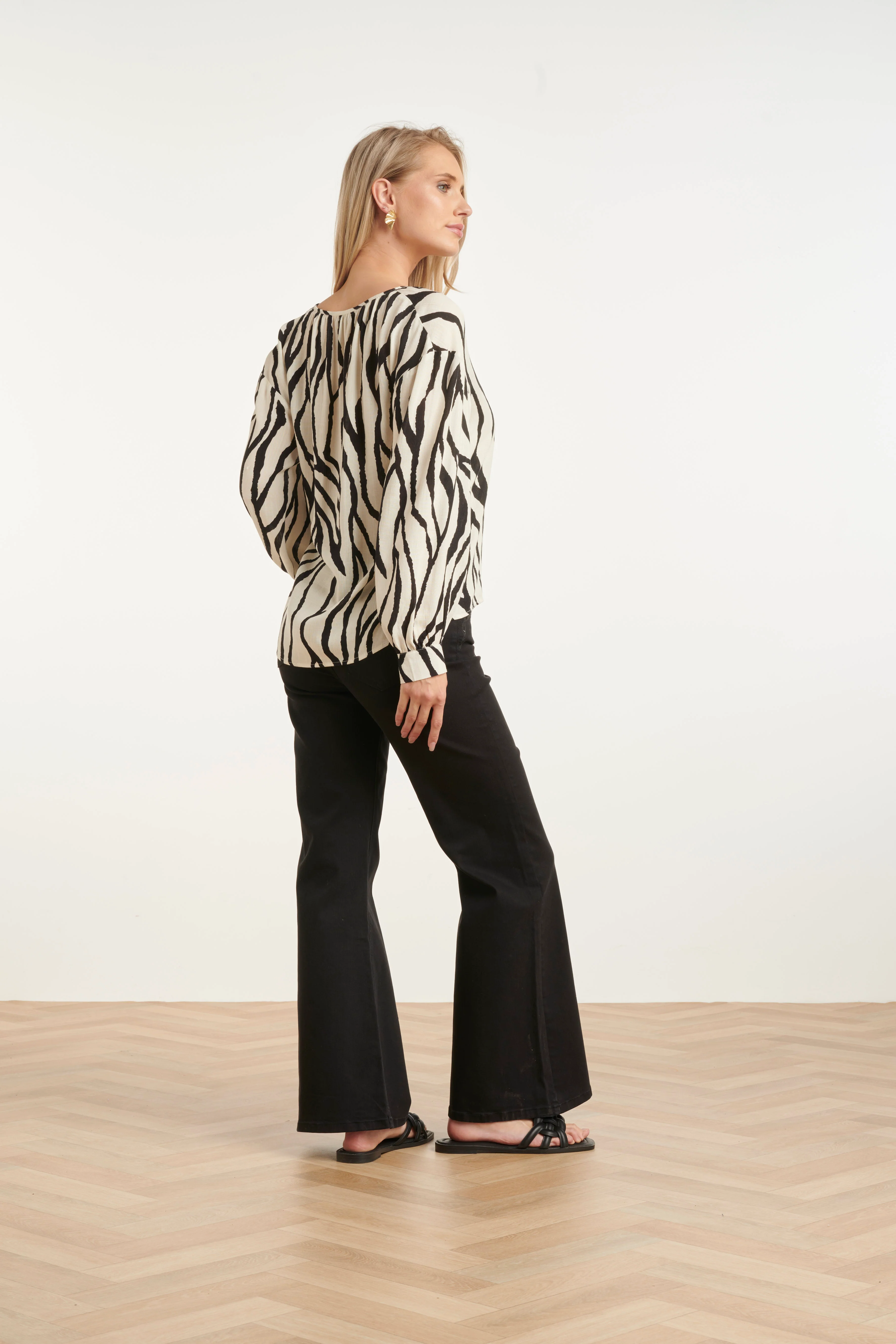 Dames Top Met Abstracte Zebra Print In Off-White En Zwart | Off White - Black - Image 5