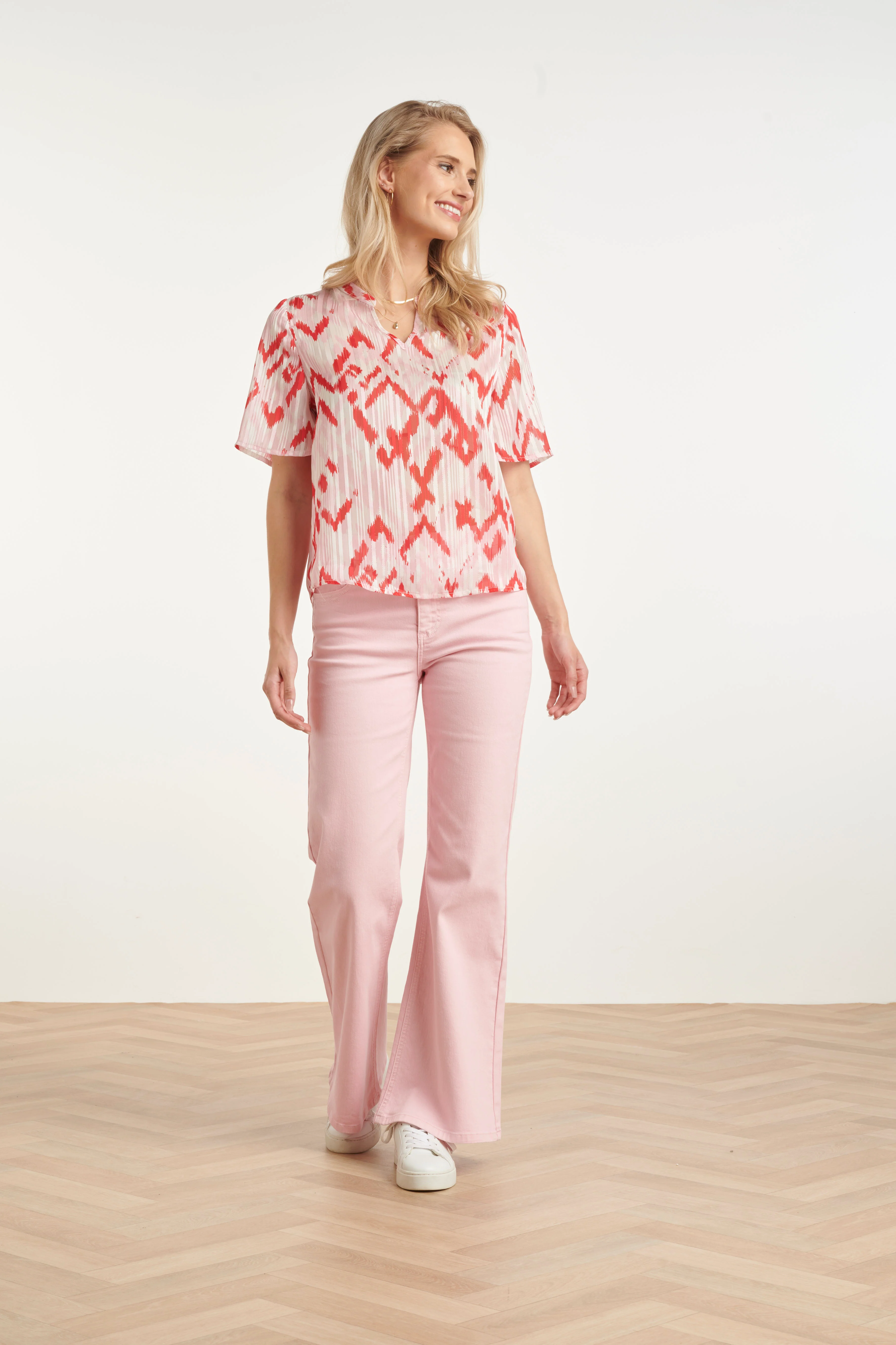 Dames Top Met Grafische Aztec Print In Roze En Rood | Red - Pink - Image 3