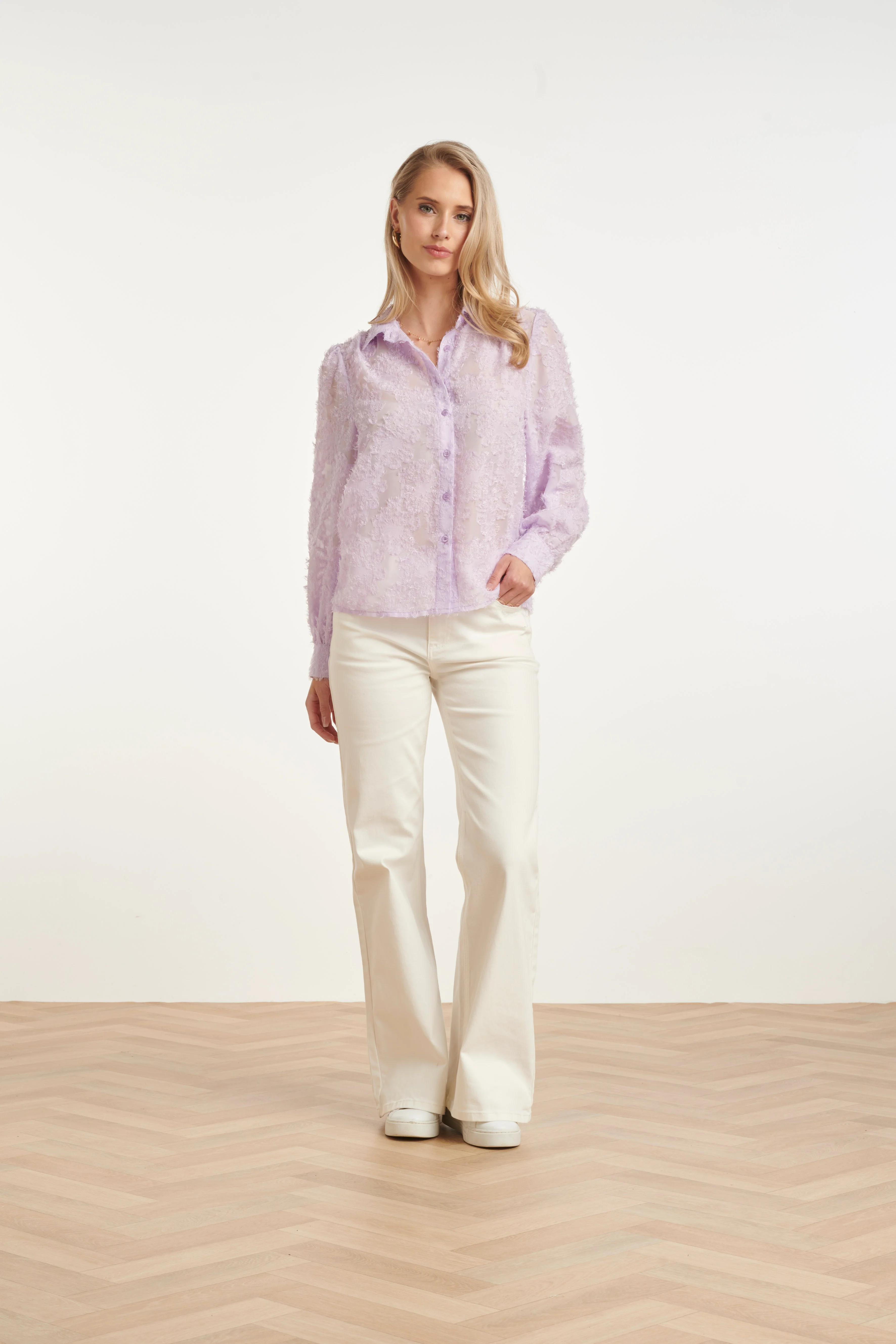 Elegante Doorschijnende Blouse Met Reliëf Print | Lilac - Image 3