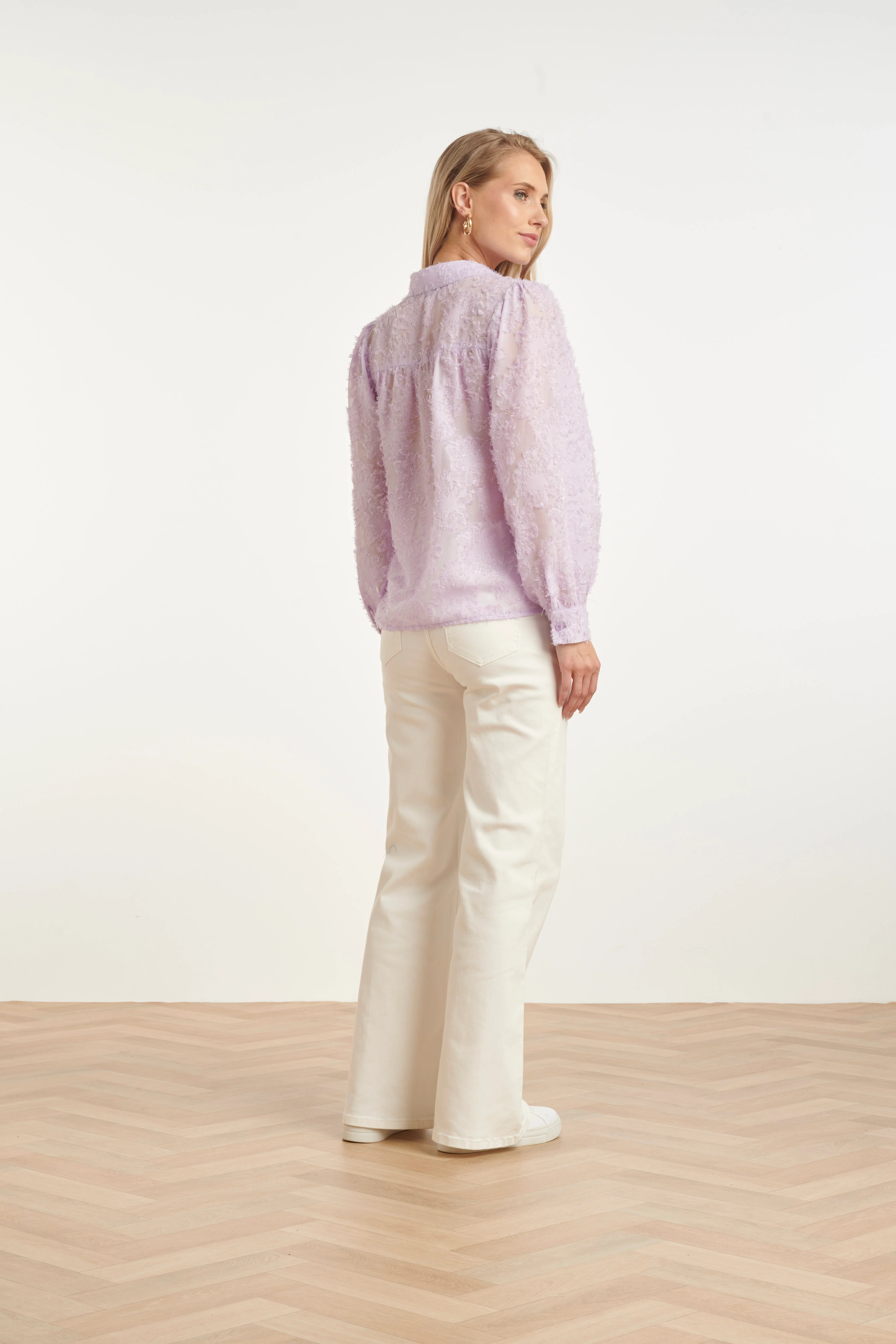 Elegante Doorschijnende Blouse Met Reliëf Print | Lilac - Image 5