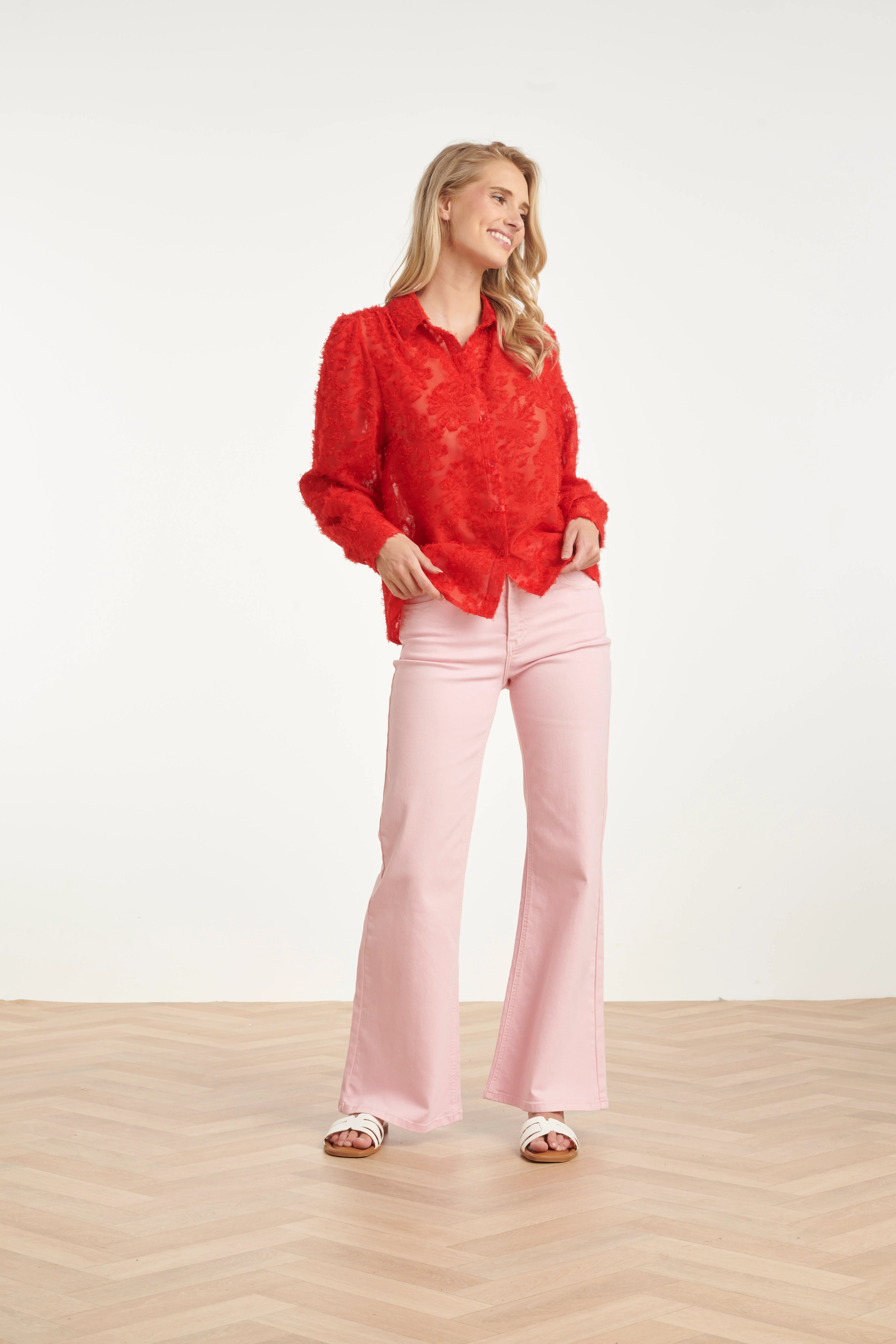 Elegante Doorschijnende Blouse Met Reliëf Print | Red - Image 3