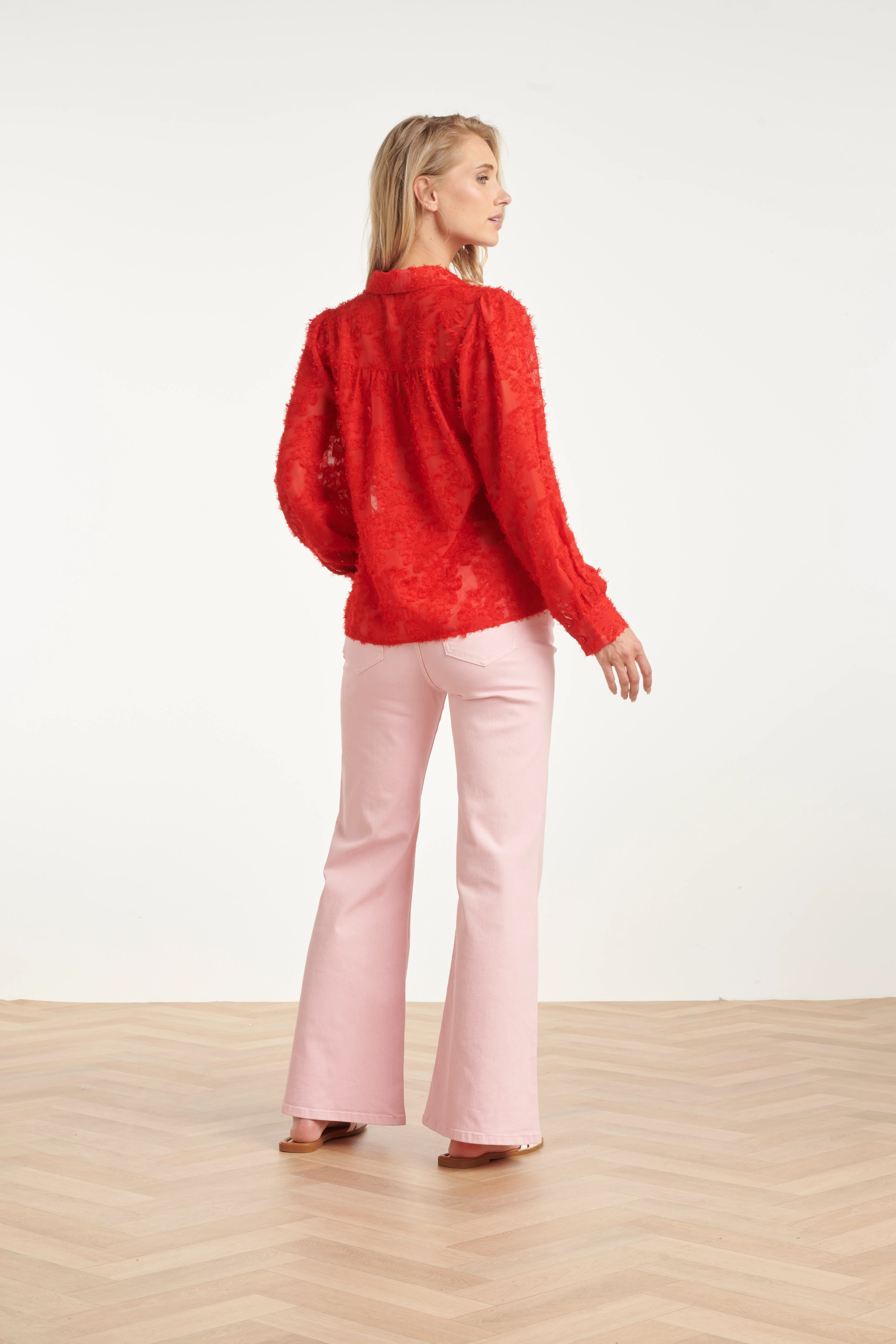 Elegante Doorschijnende Blouse Met Reliëf Print | Red - Image 5
