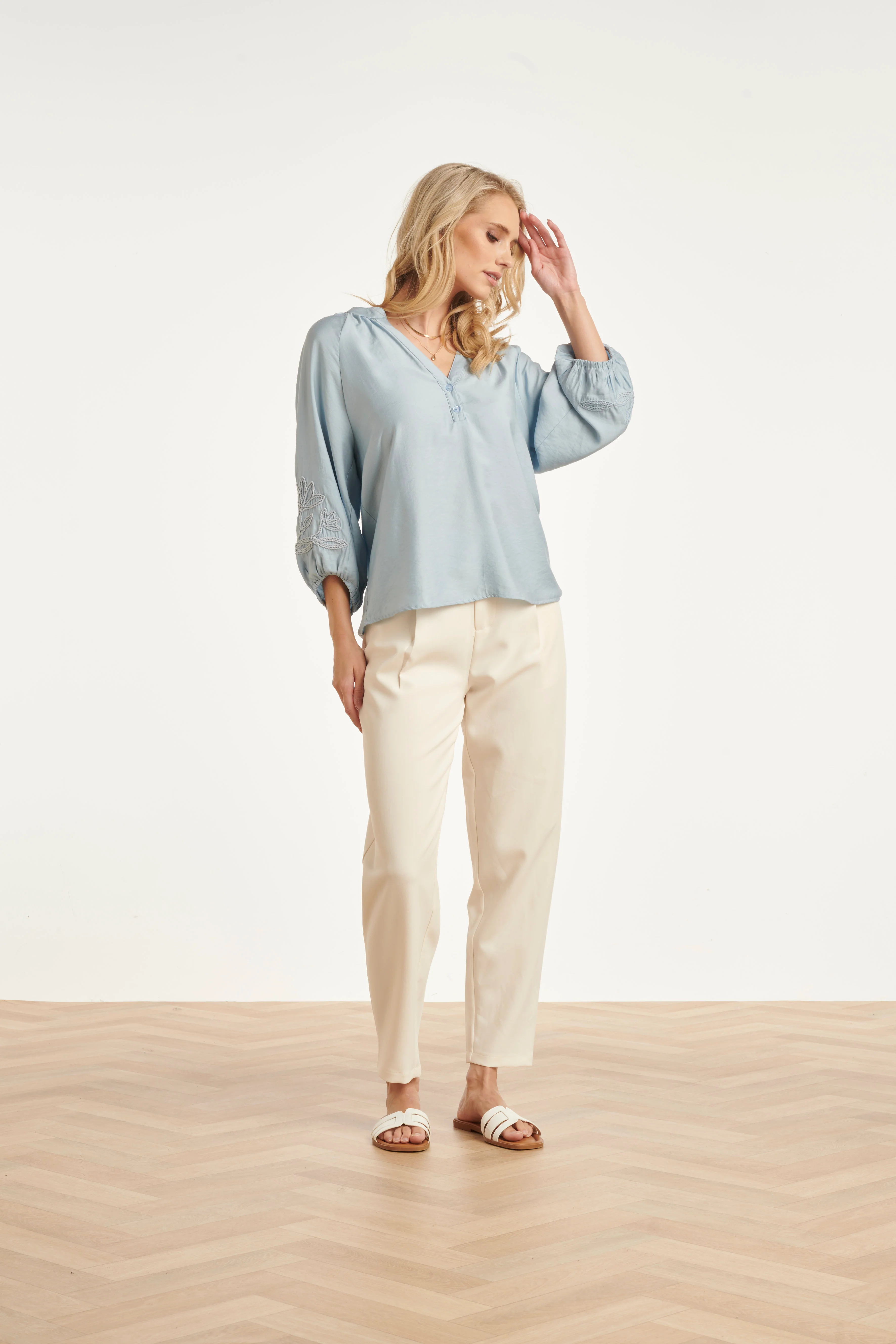 Elegante Pantalon Met Plooi En Hoge Taille | Off White - Image 4