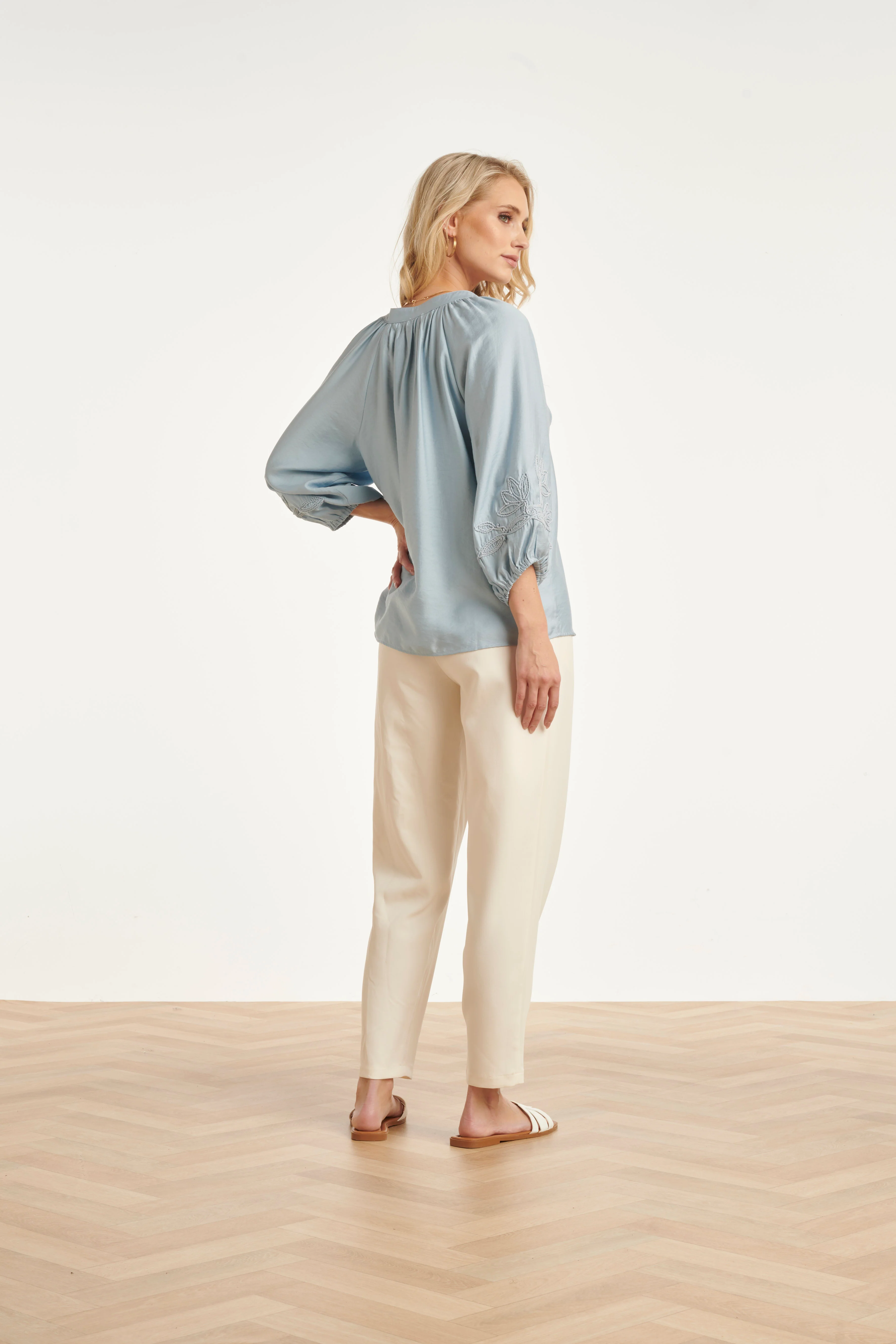 Elegante Pantalon Met Plooi En Hoge Taille | Off White - Image 5