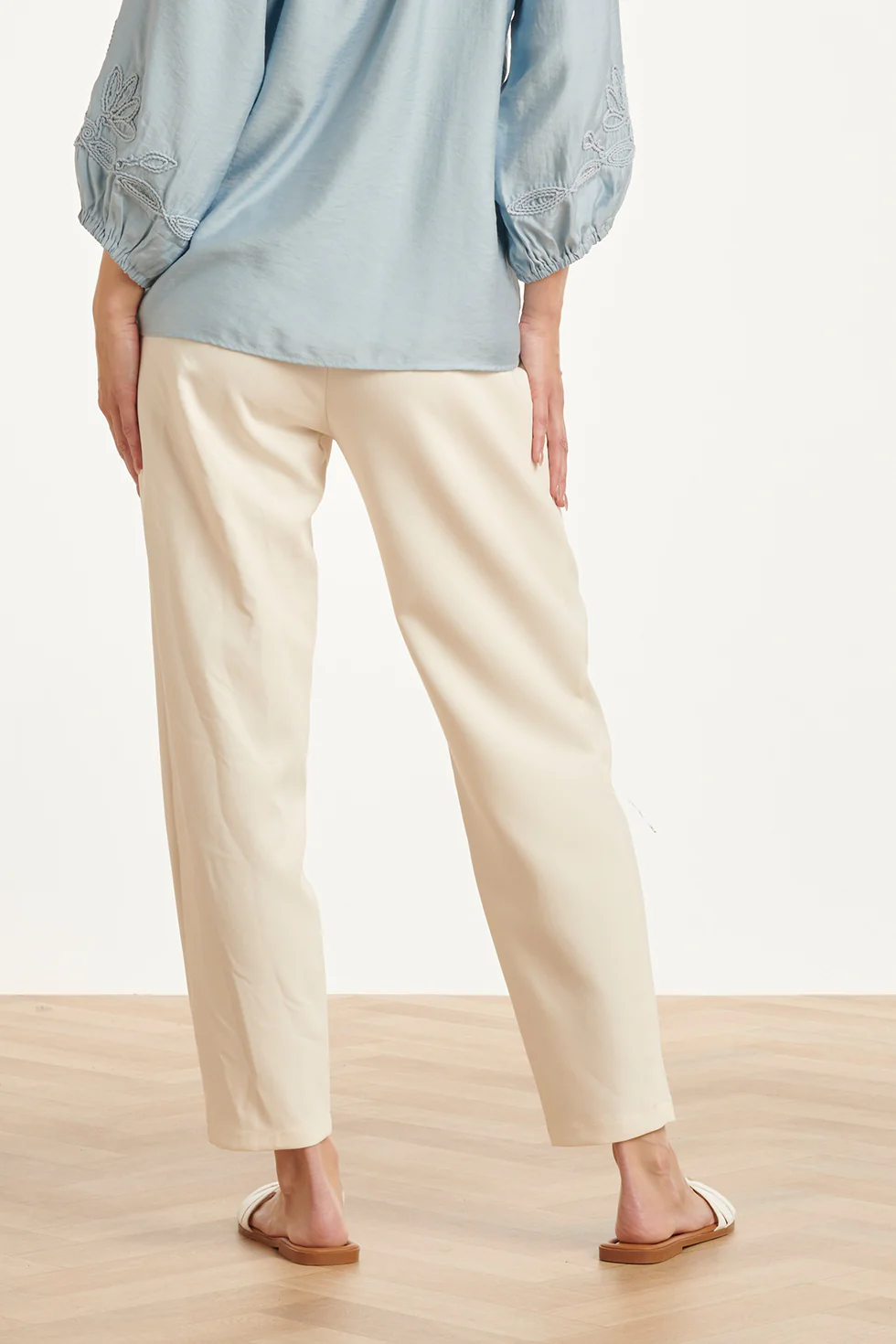 Elegante Pantalon Met Plooi En Hoge Taille | Off White - Image 6