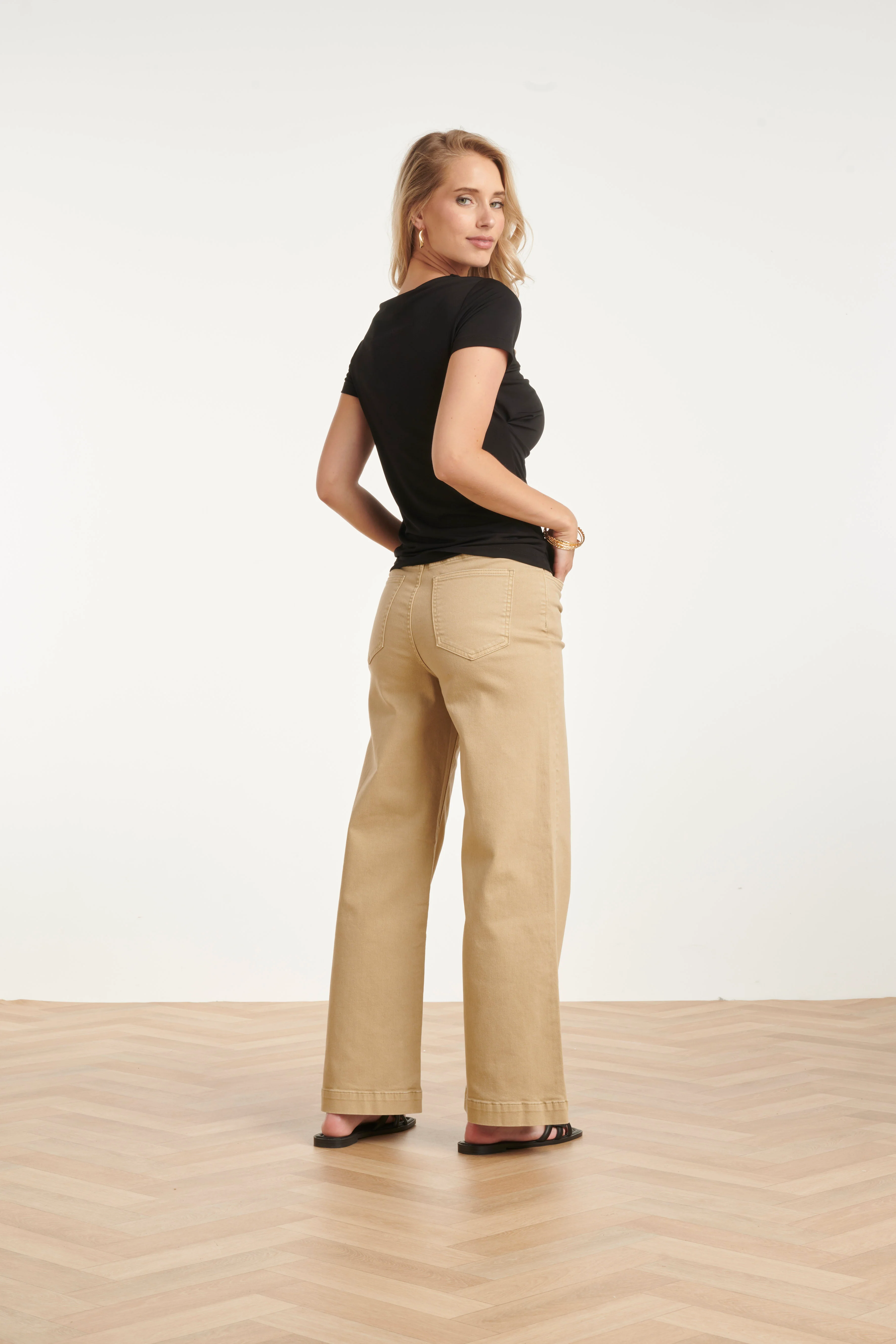 Elegante Stretch Top Met Gedrapeerde Halslijn | Black - Image 10