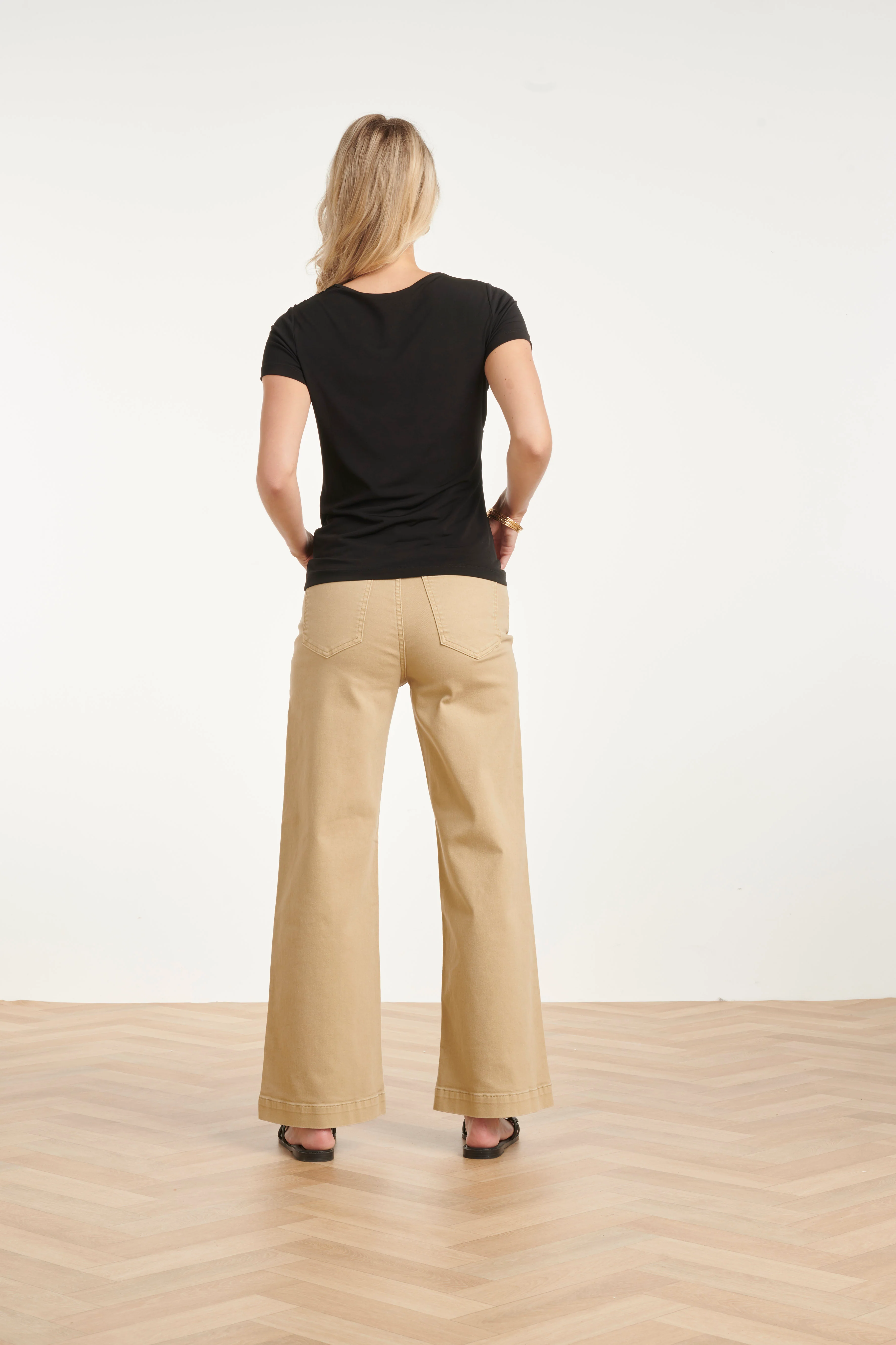 Elegante Stretch Top Met Gedrapeerde Halslijn | Black - Image 9