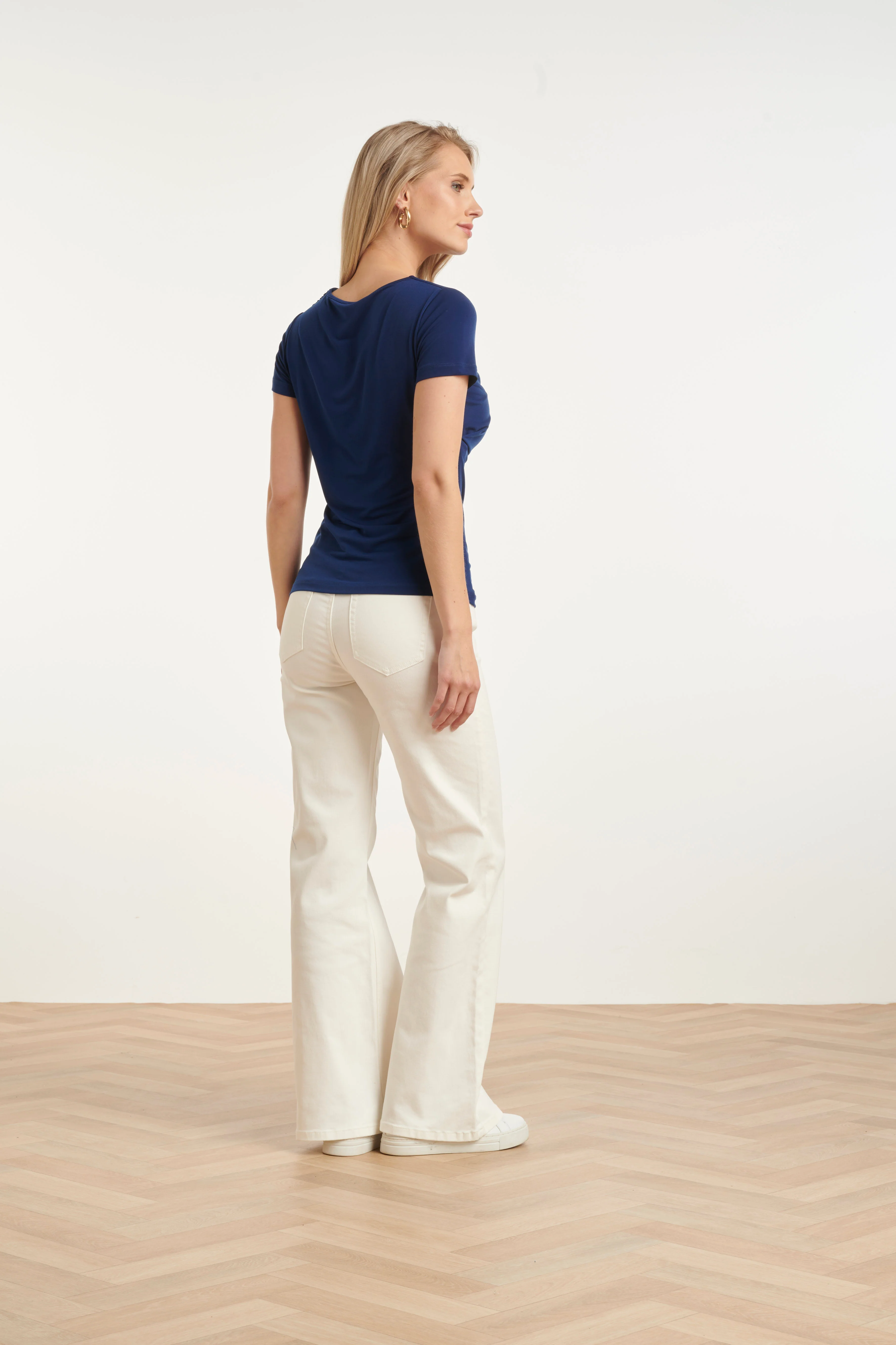 Elegante Stretch Top Met Gedrapeerde Halslijn | Navy - Image 10