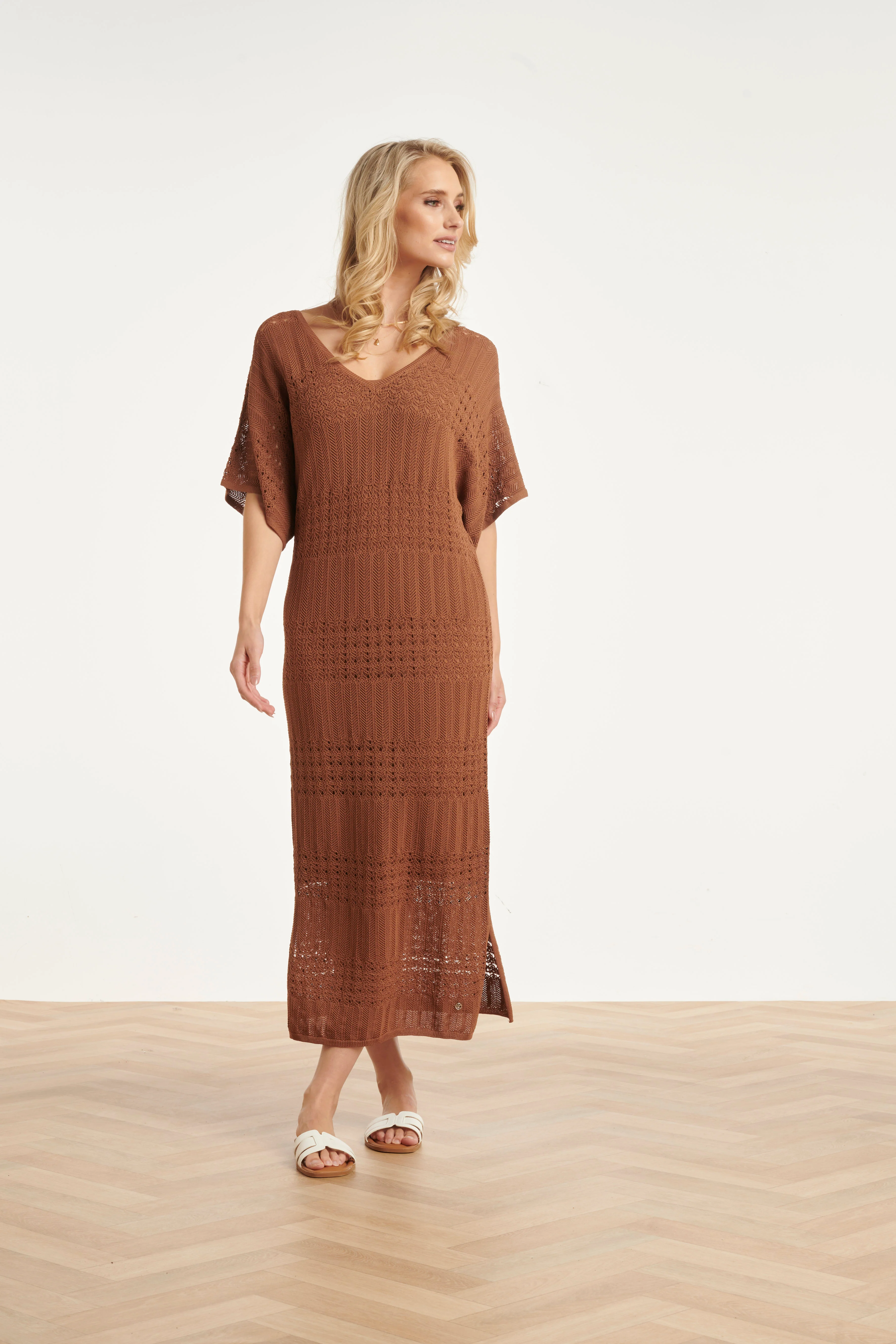 Gebreide Maxi-Jurk Met V-Hals In Bruin | Brown