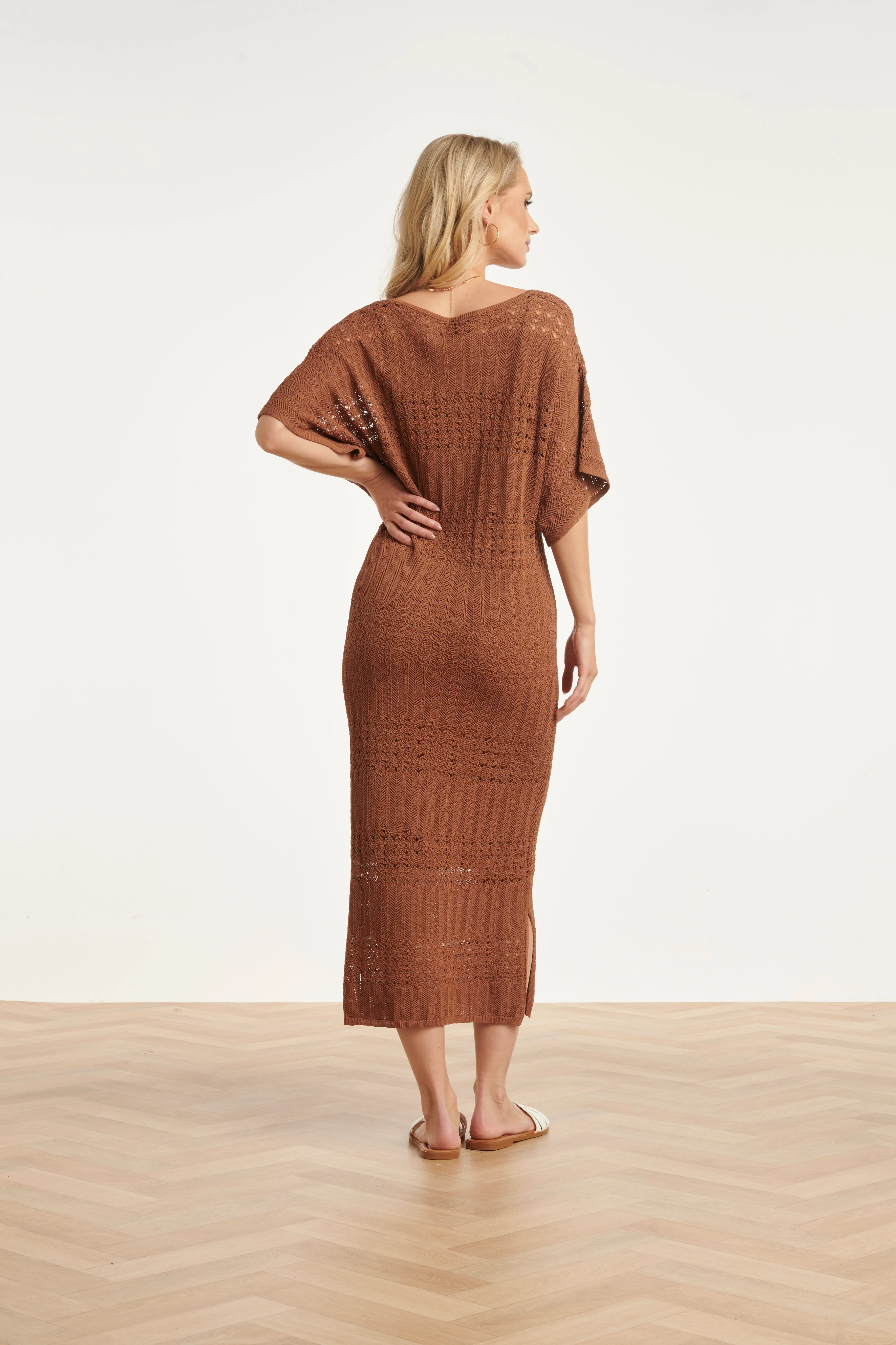 Gebreide Maxi-Jurk Met V-Hals In Bruin | Brown - Image 6