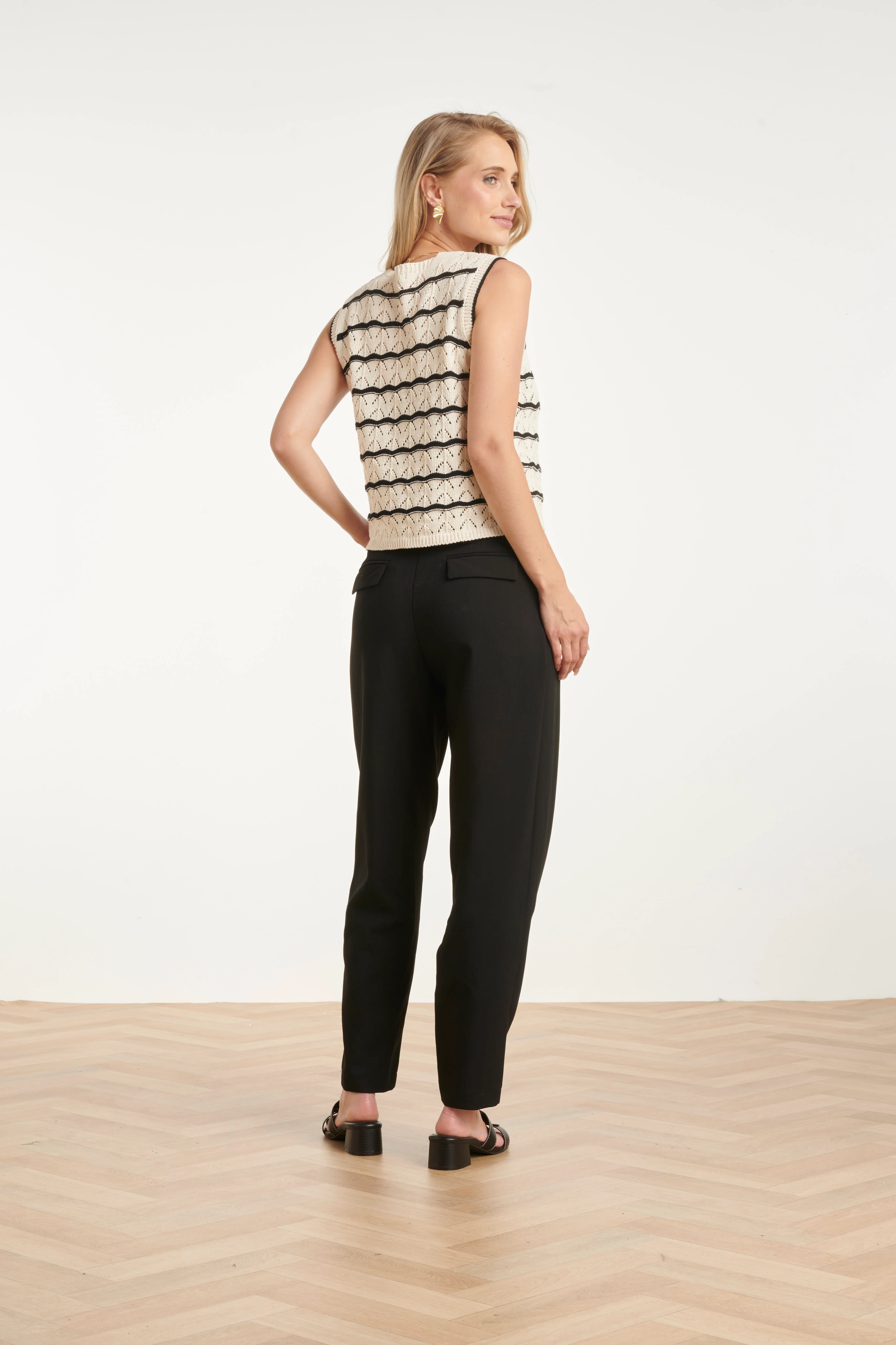 Gebreide Top Met Trendy Vetersluiting | Off White - Black - Image 10