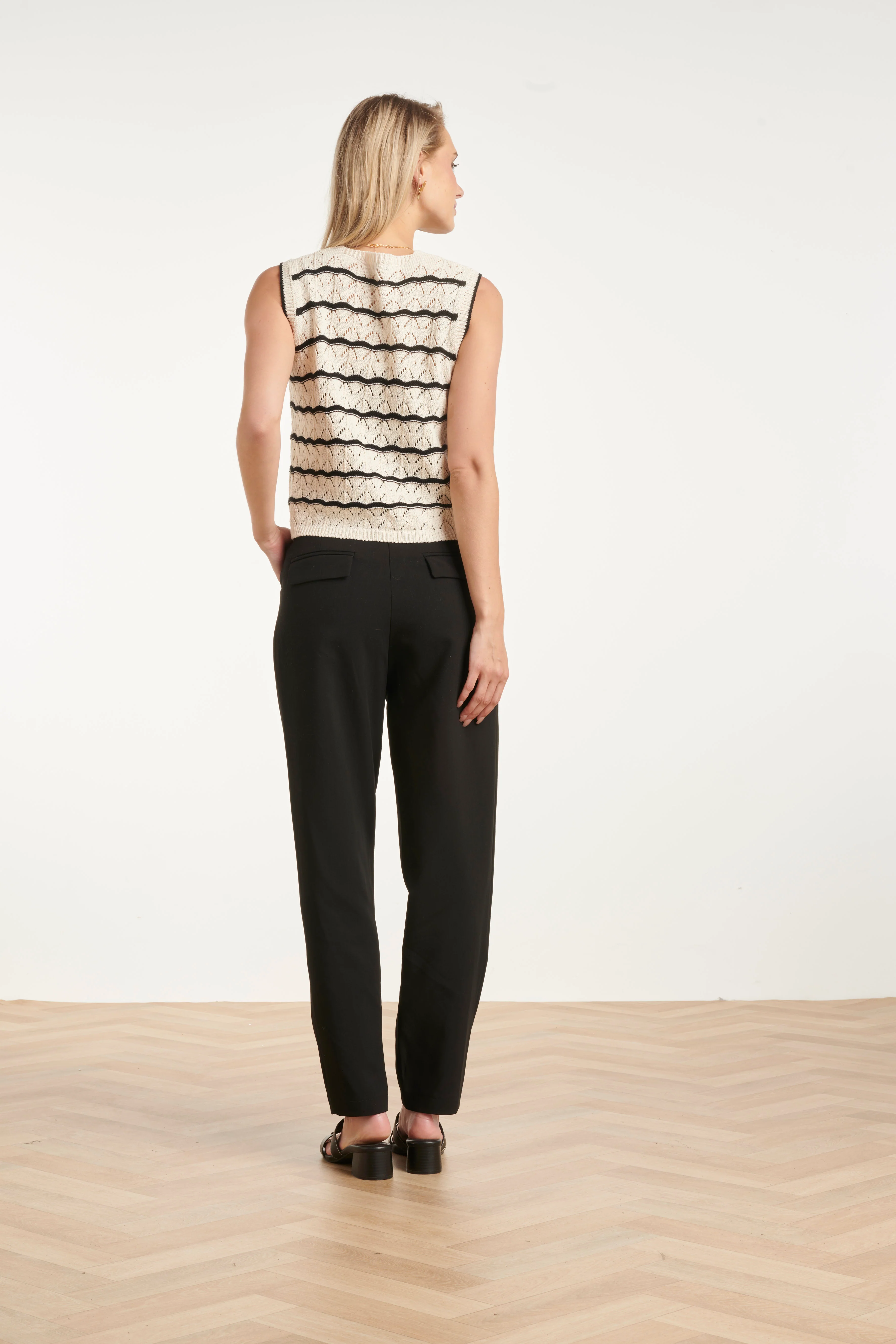 Gebreide Top Met Trendy Vetersluiting | Off White - Black - Image 9