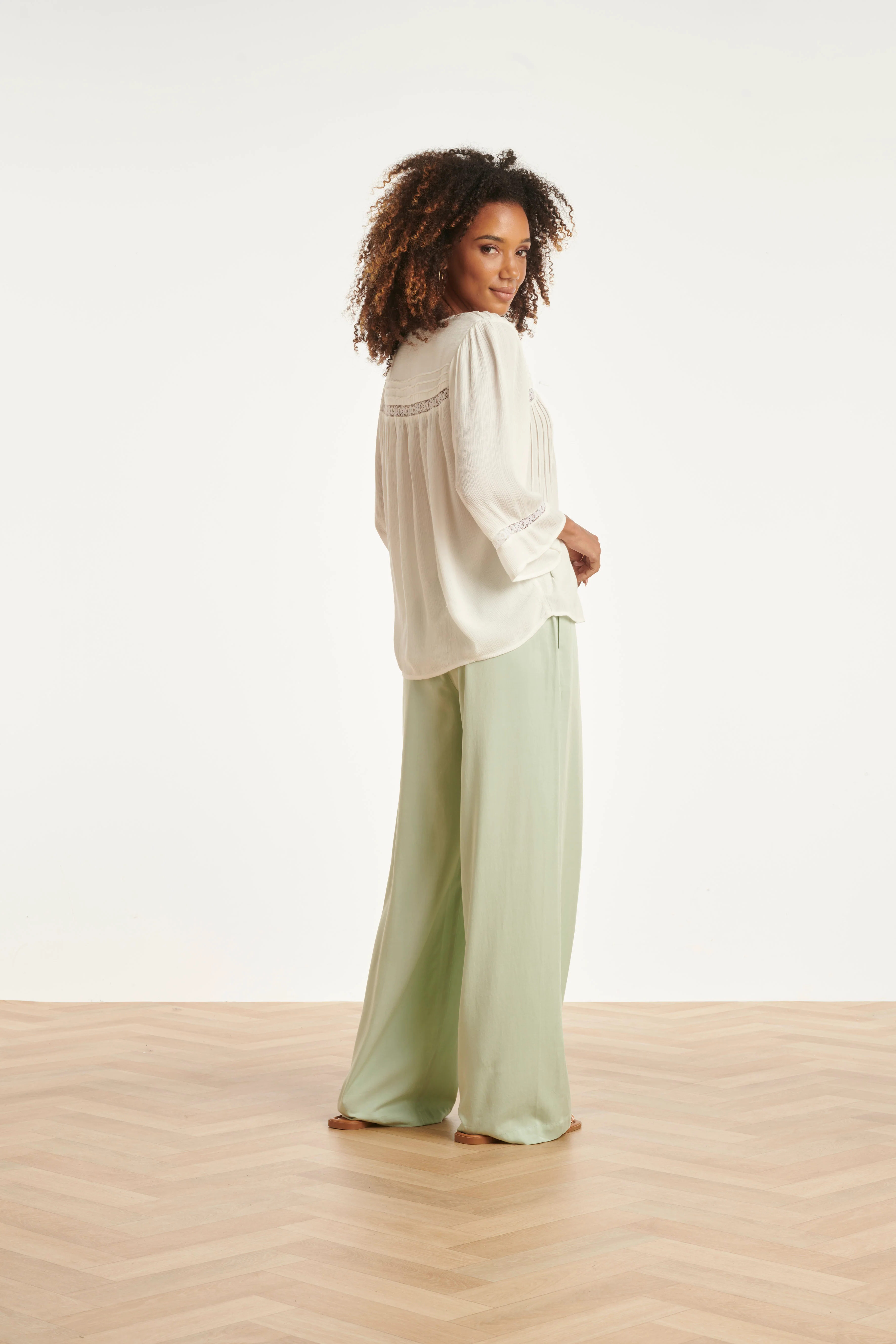 Gebroken Wit Blouse Met Kant En Fijne Details | Off White - Image 10