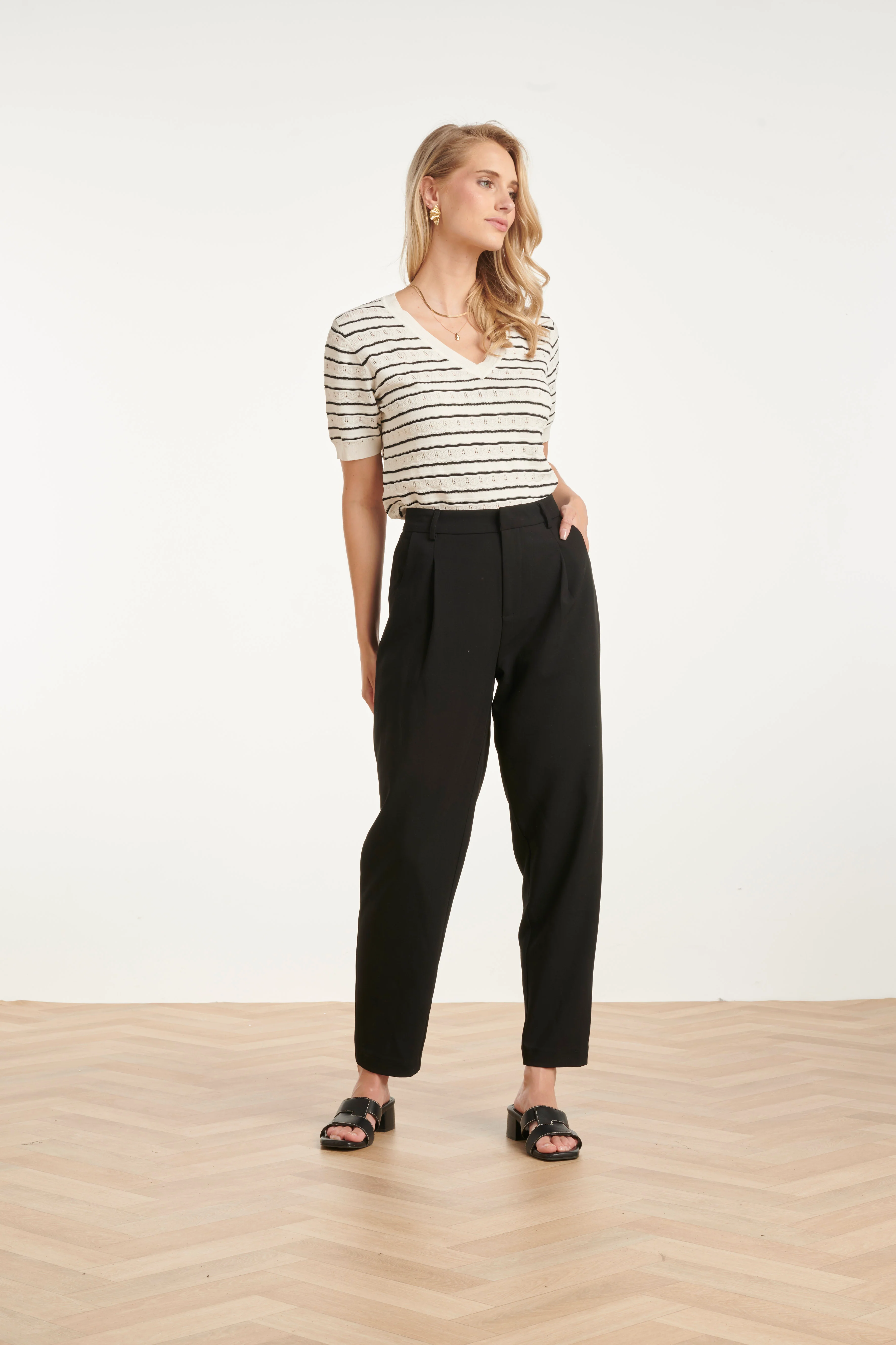Gestreept Gebreid T-Shirt Zwart & Off-White Met V-Hals | Off White - Black - Image 5
