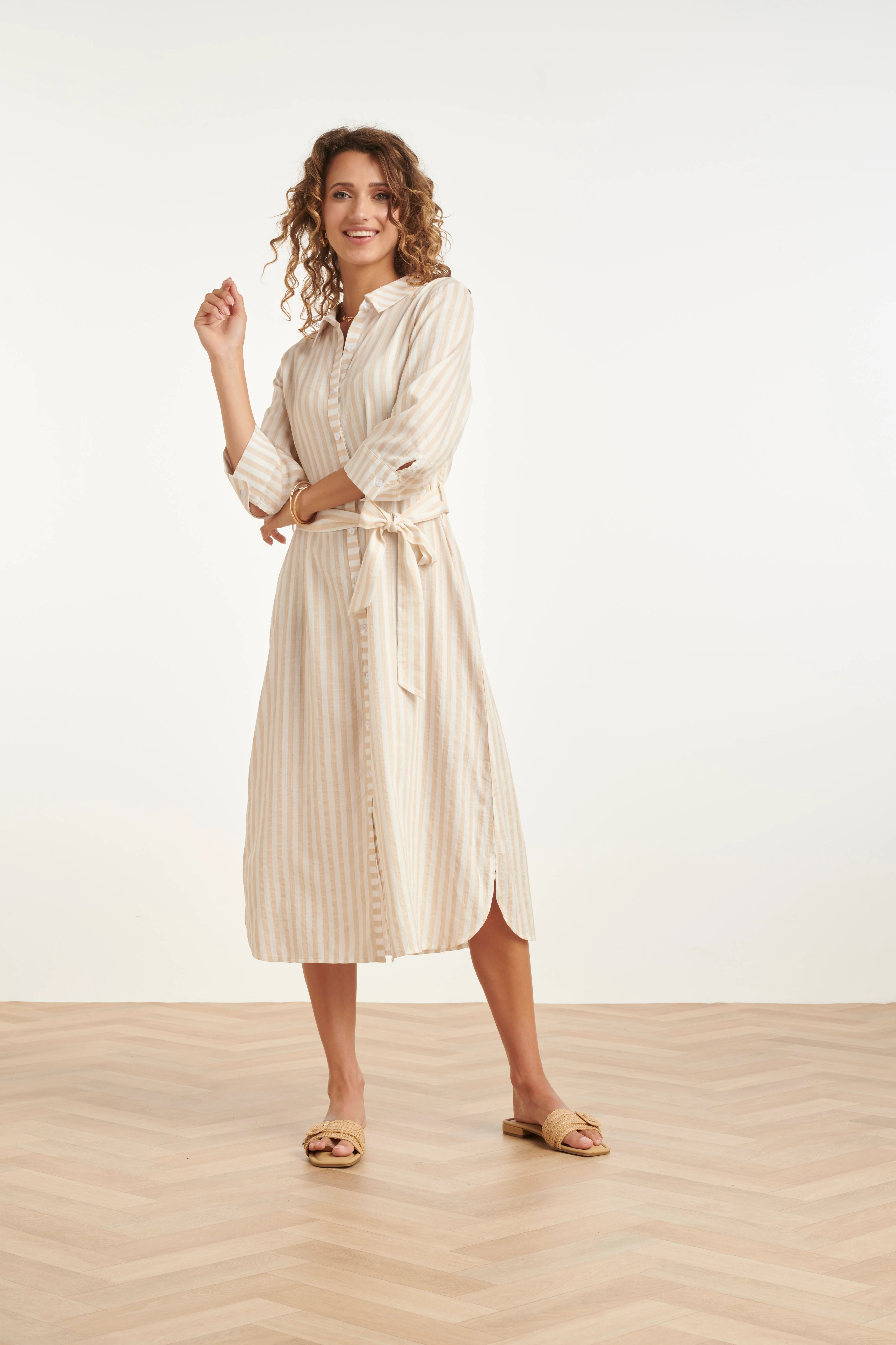 Gestreepte Maxi-Jurk Met Tailleceintuur | Dark Sand - Off White