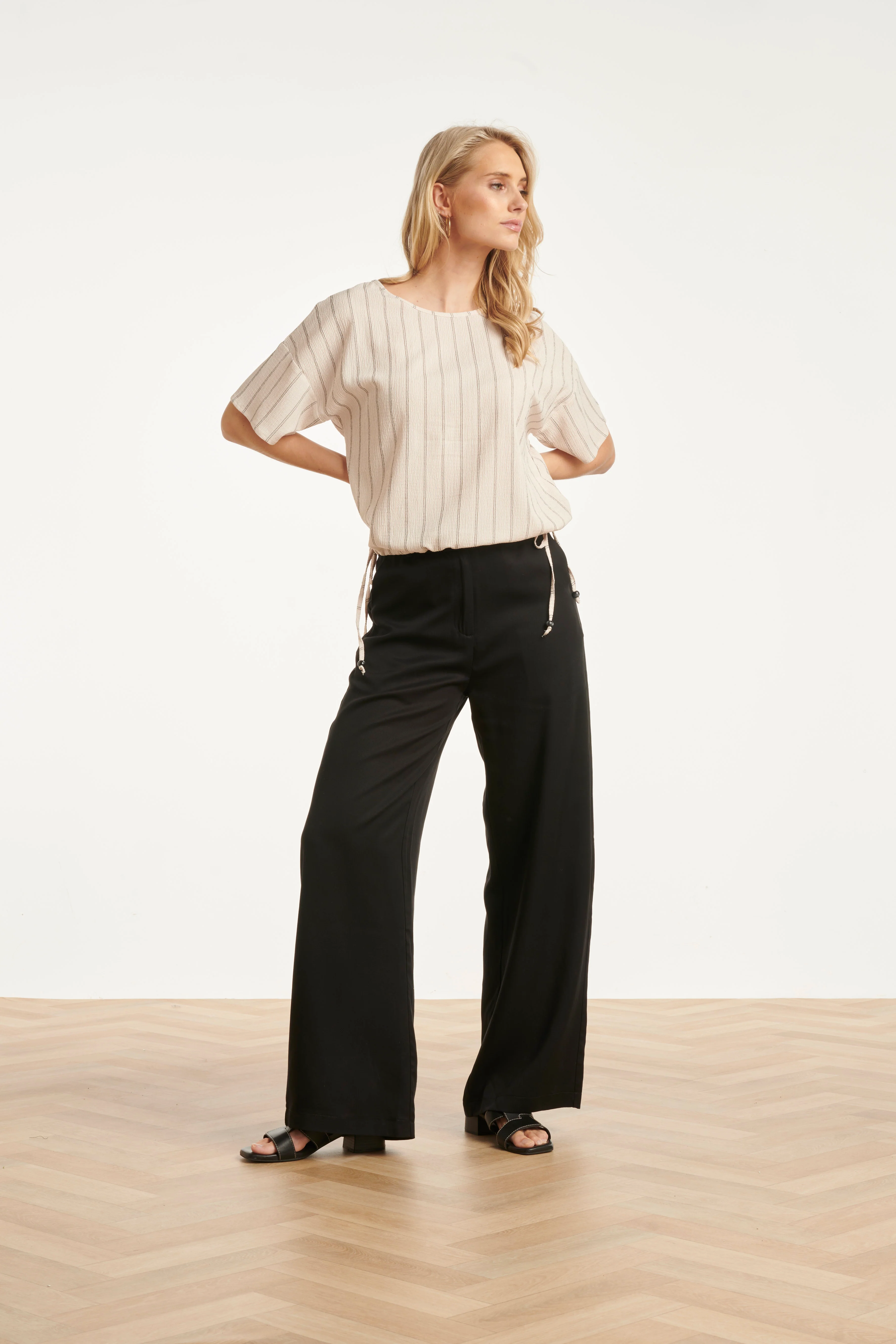 Gestreepte Top Met Ingeweven Structuur En Verstelbare Zoom | Off White - Black - Image 6