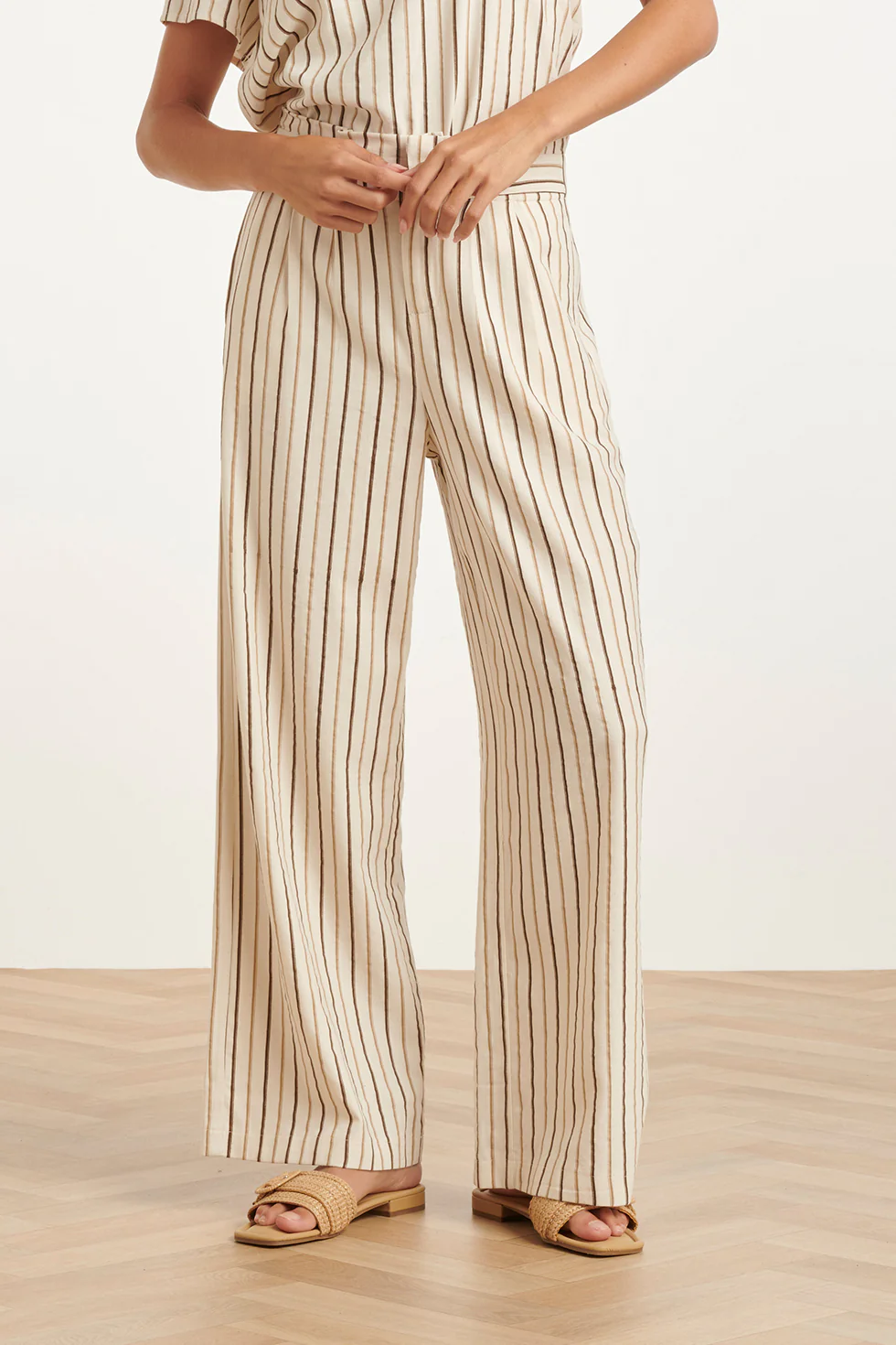 Gestreepte Wide Leg Broek Met Knoopdetail | Sand - Brown - Image 3