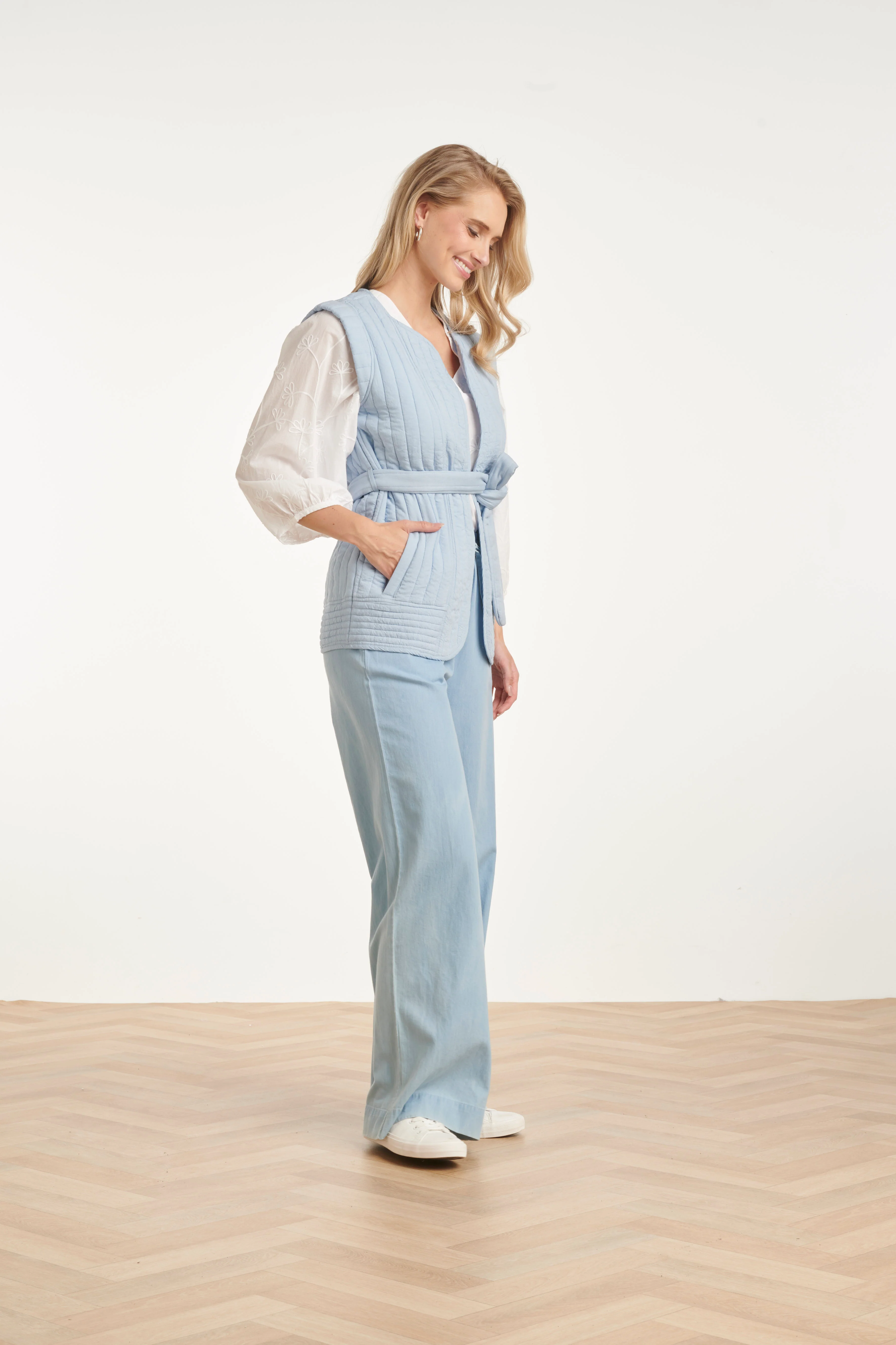 Gevoerde Bodywarmer Met Strikceintuur | Denim - Image 4