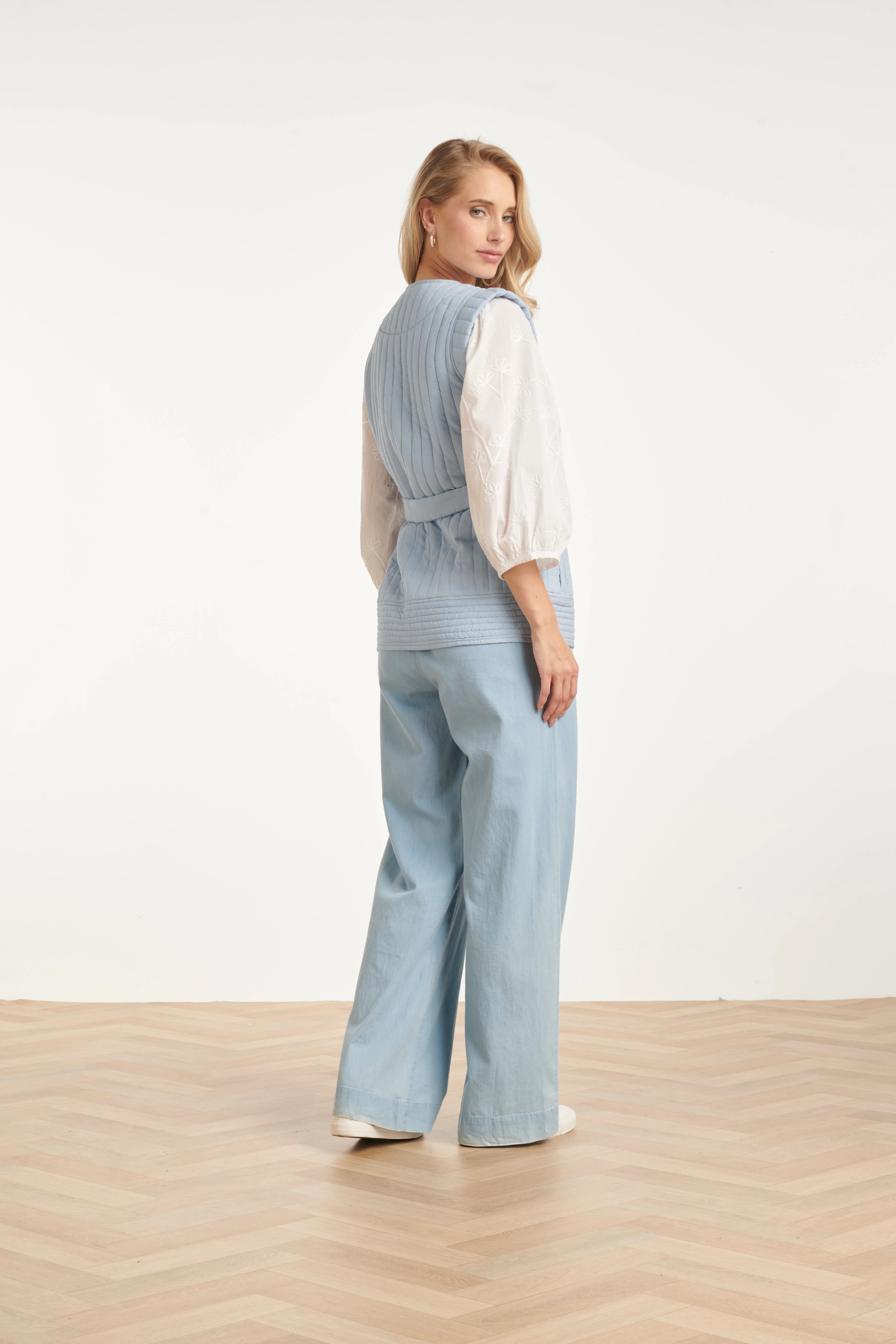 Gevoerde Bodywarmer Met Strikceintuur | Denim - Image 5