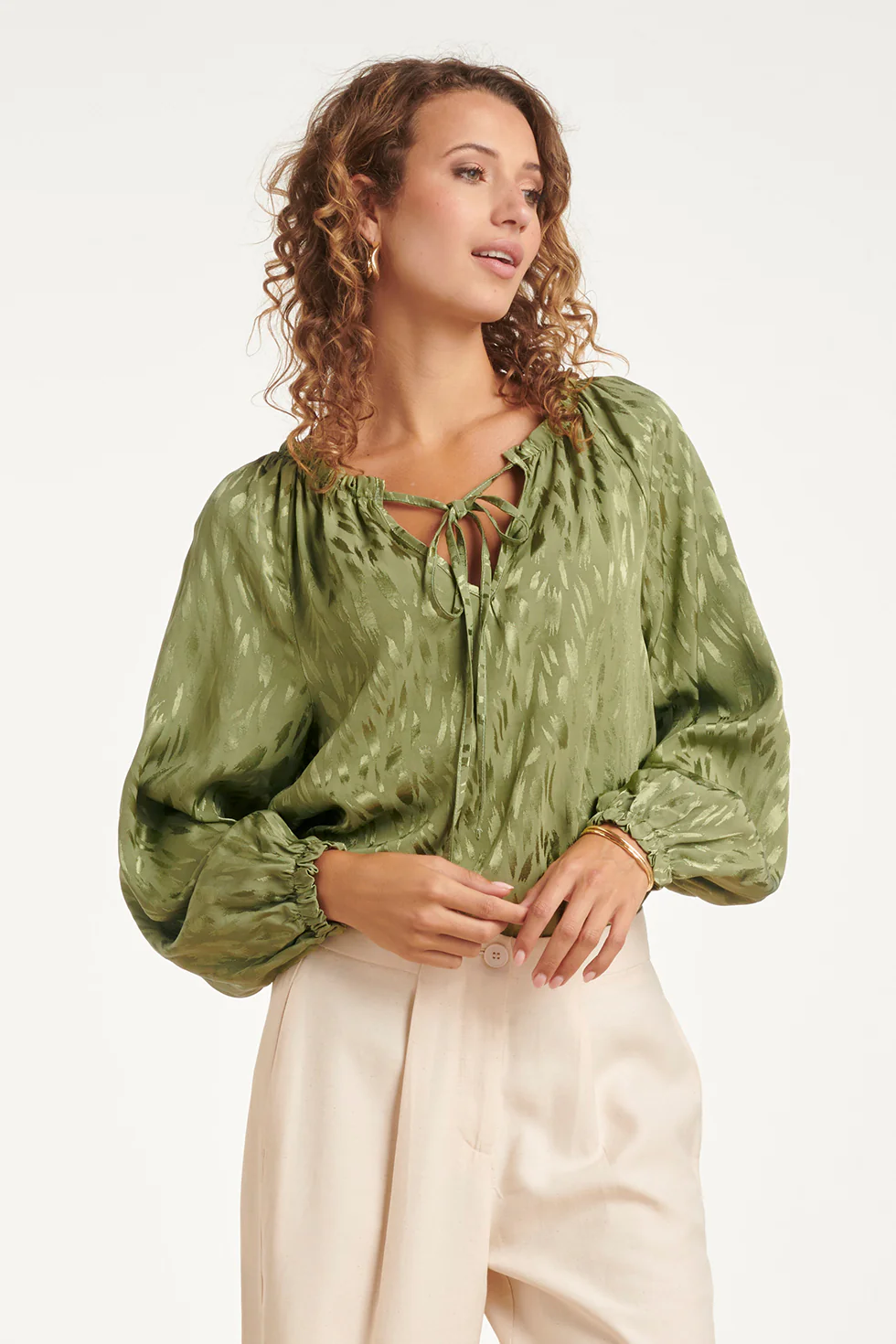 Glinsterende Top Met Strikdetail In Olijfgroen | Army - Image 8