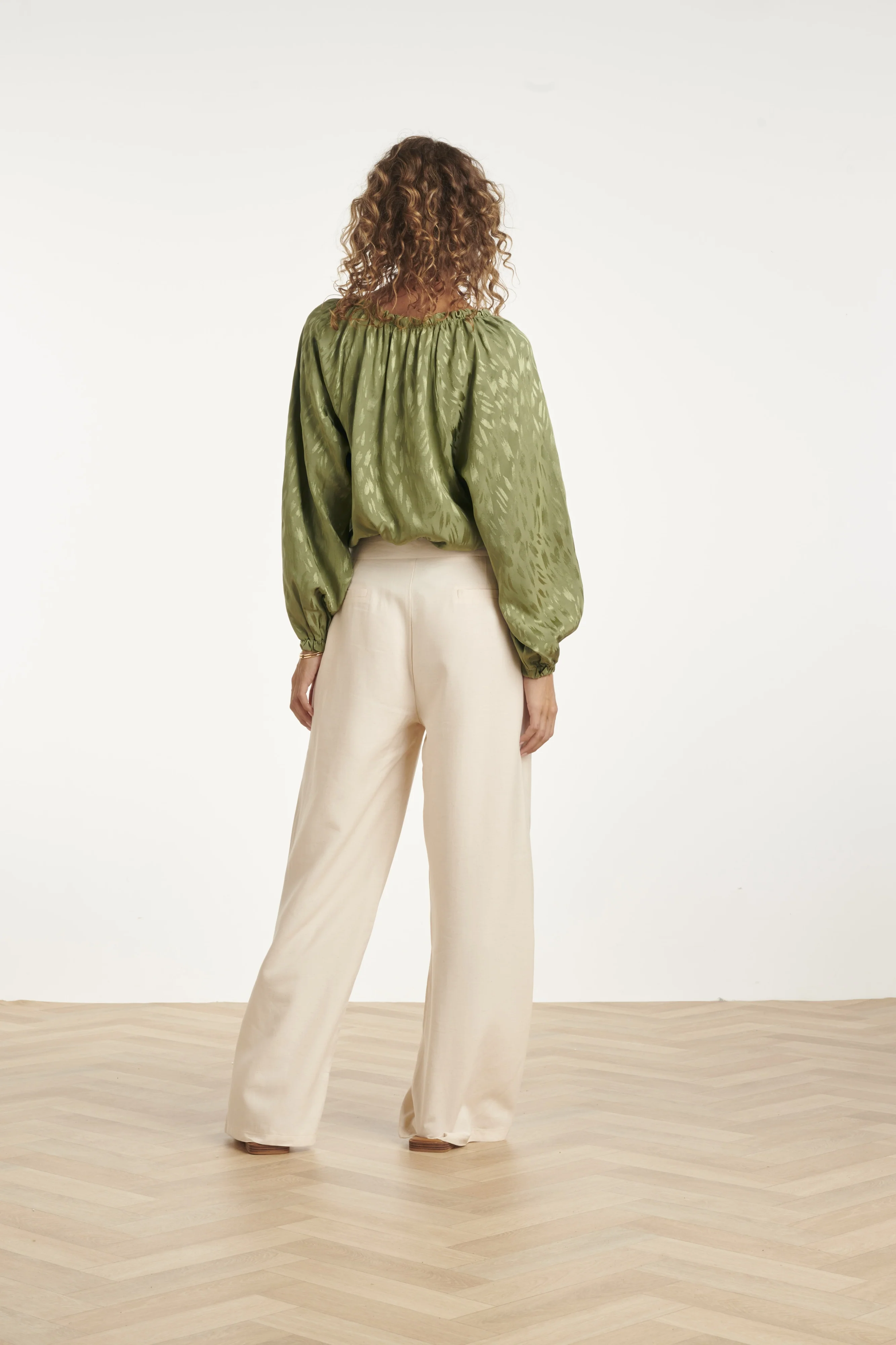 Glinsterende Top Met Strikdetail In Olijfgroen | Army - Image 9