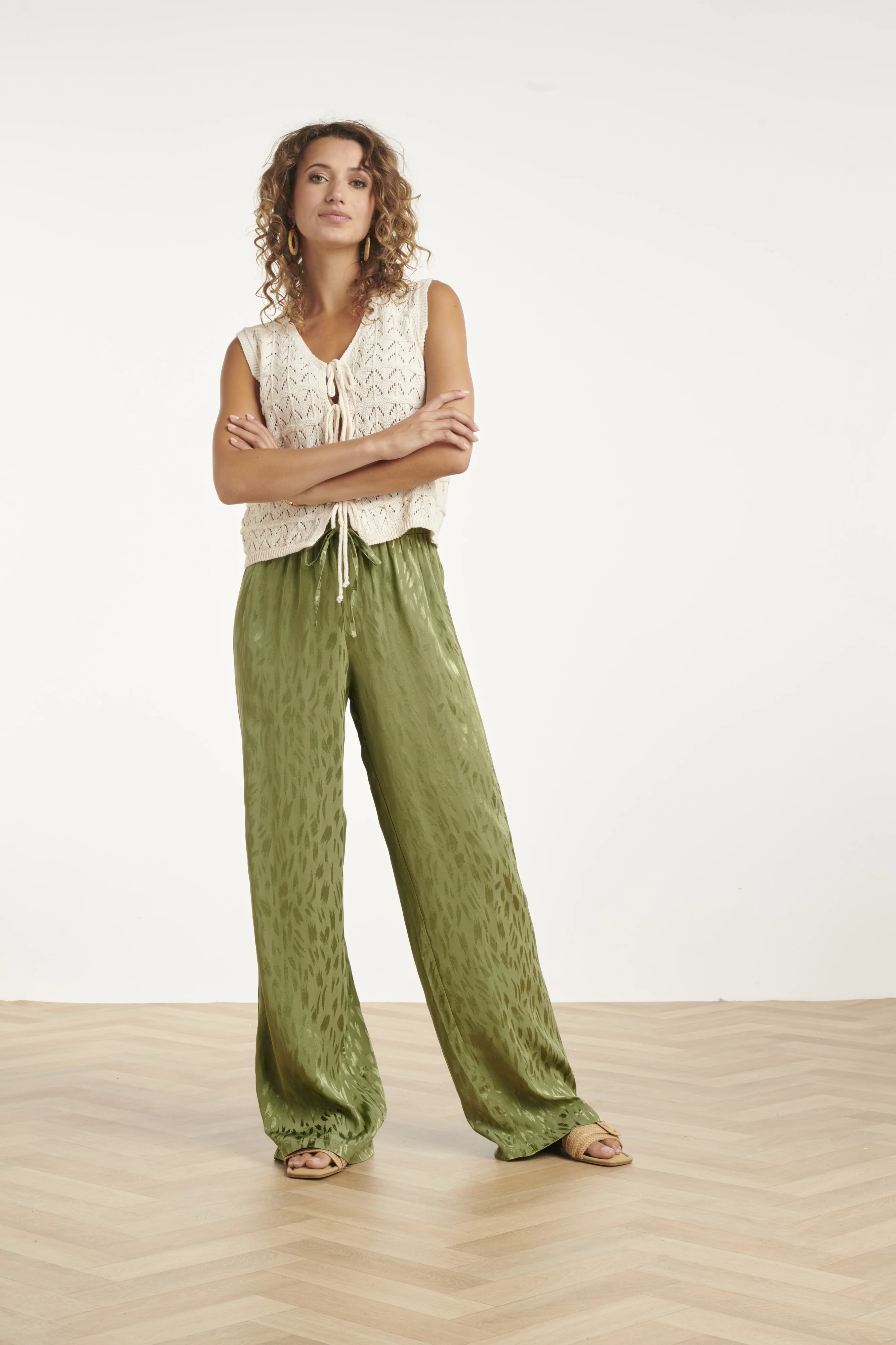 Glinsterende Wide-Leg Pantalon Met Dieren Print In Olijfgroen | Army - Image 3