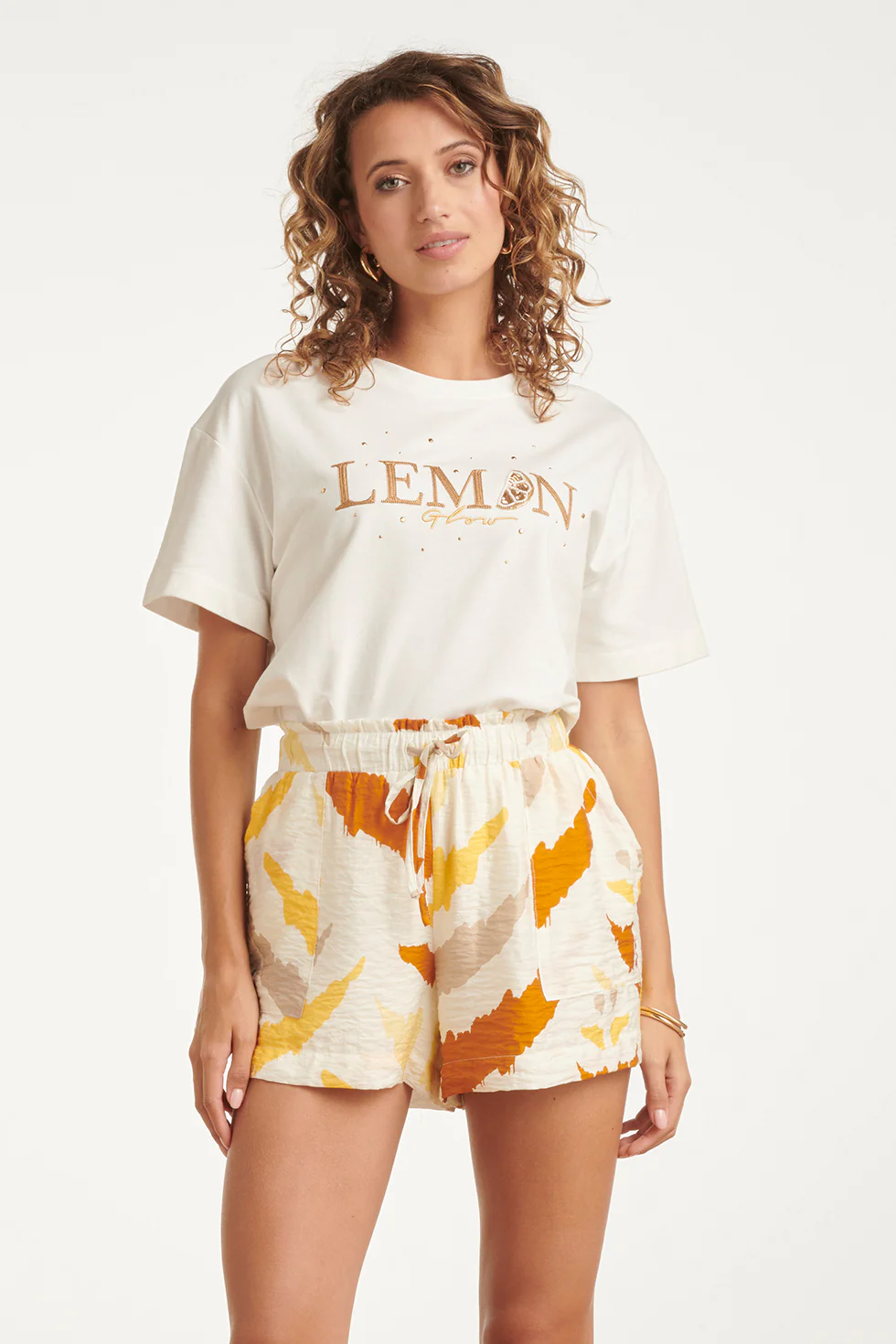 Grafisch T-Shirt "Lemon Glow" Met Borduring | White - Yellow