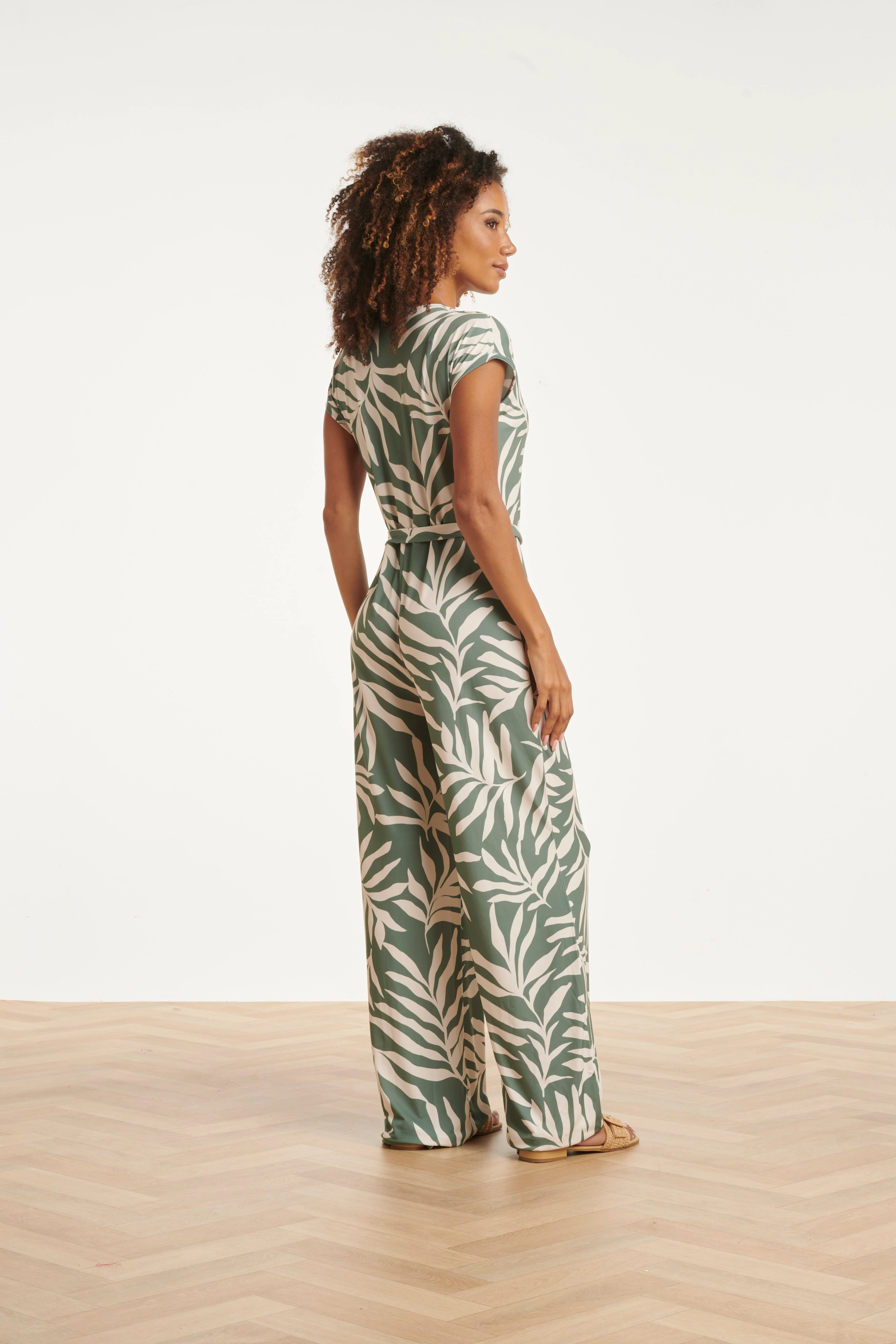 Groene Stretch Jumpsuit Met Bladprint En Ceintuur | Jade - Off White - Image 10