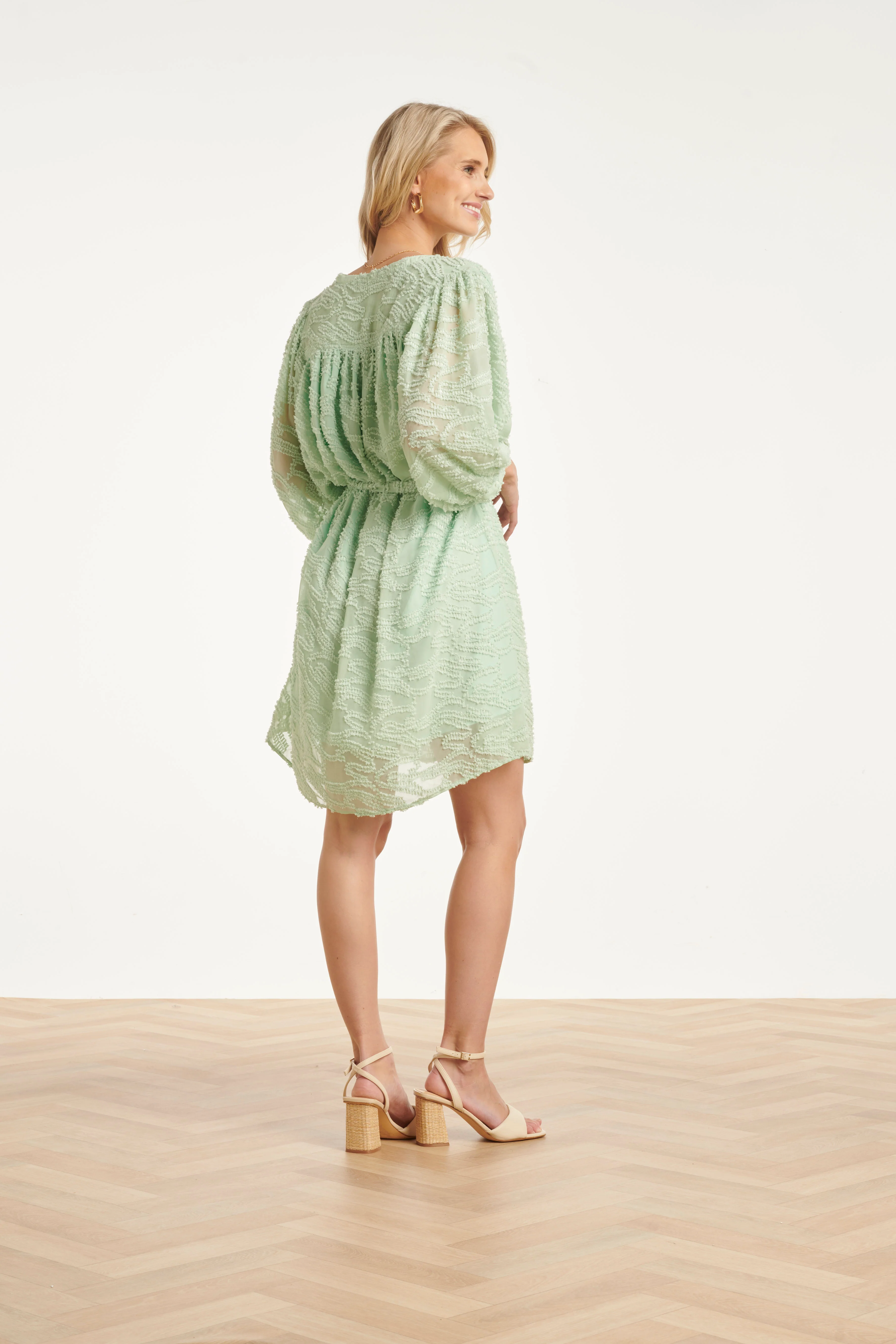 Jurk Met Abstracte Structuurstof | Soft Green - Image 9