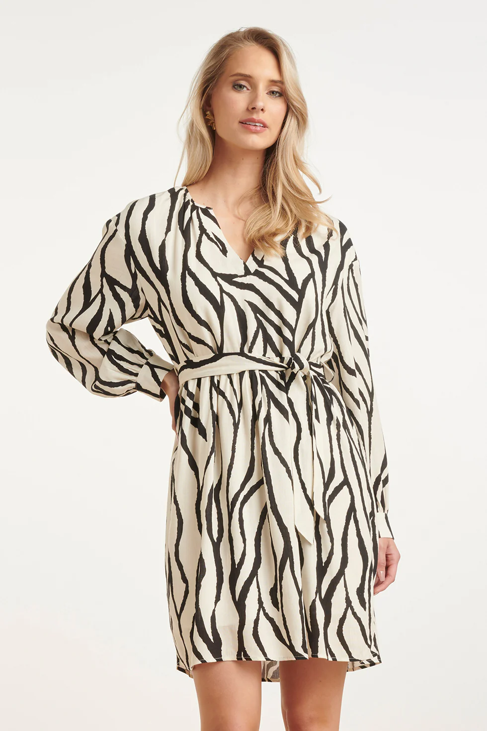 Knielange Jurk Met Zebra Print En Ceintuur In Off-White En Zwart | Off White - Black