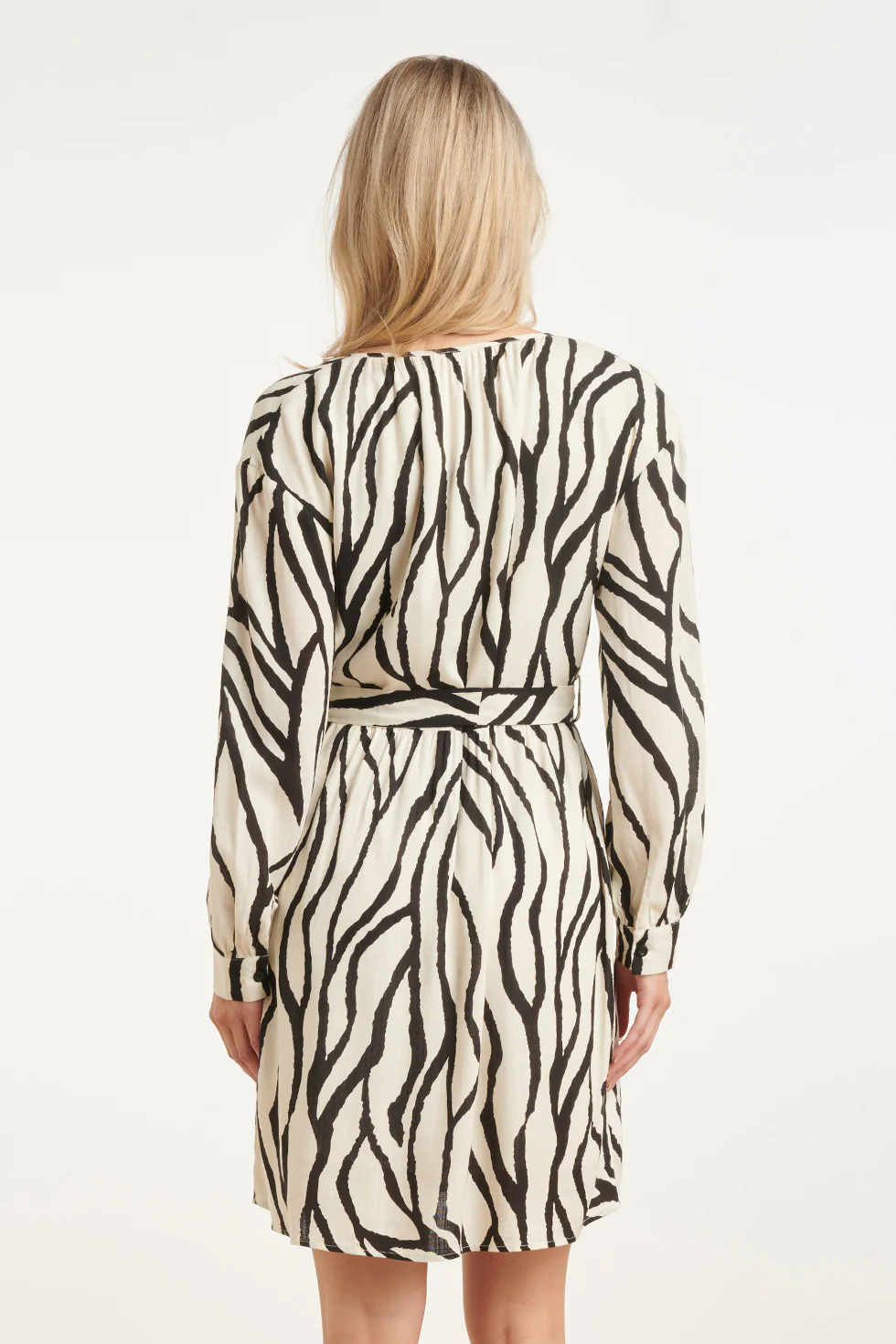 Knielange Jurk Met Zebra Print En Ceintuur In Off-White En Zwart | Off White - Black - Image 6