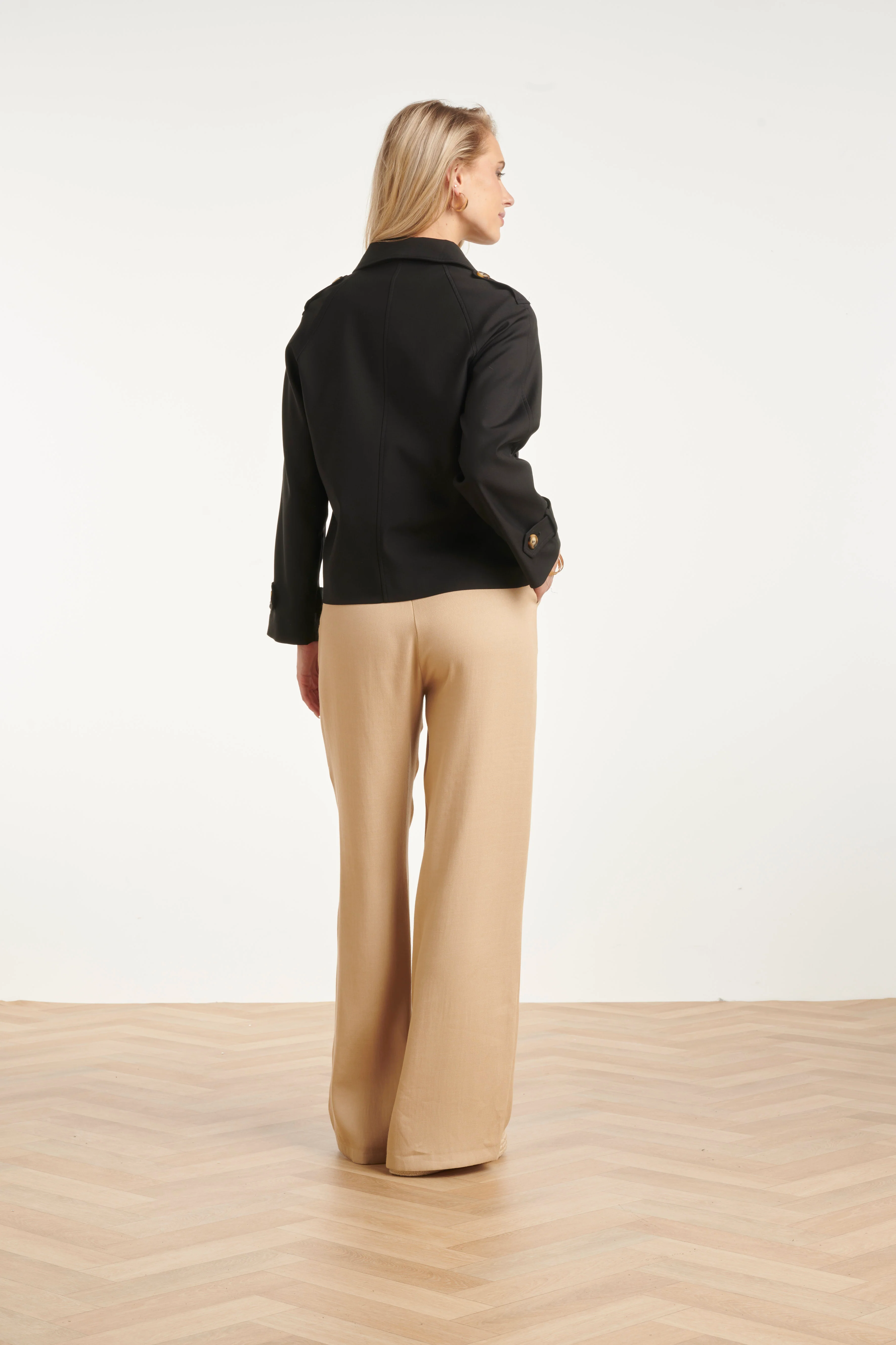 Kort Double-Breasted Trench Coat | Black - Image 9