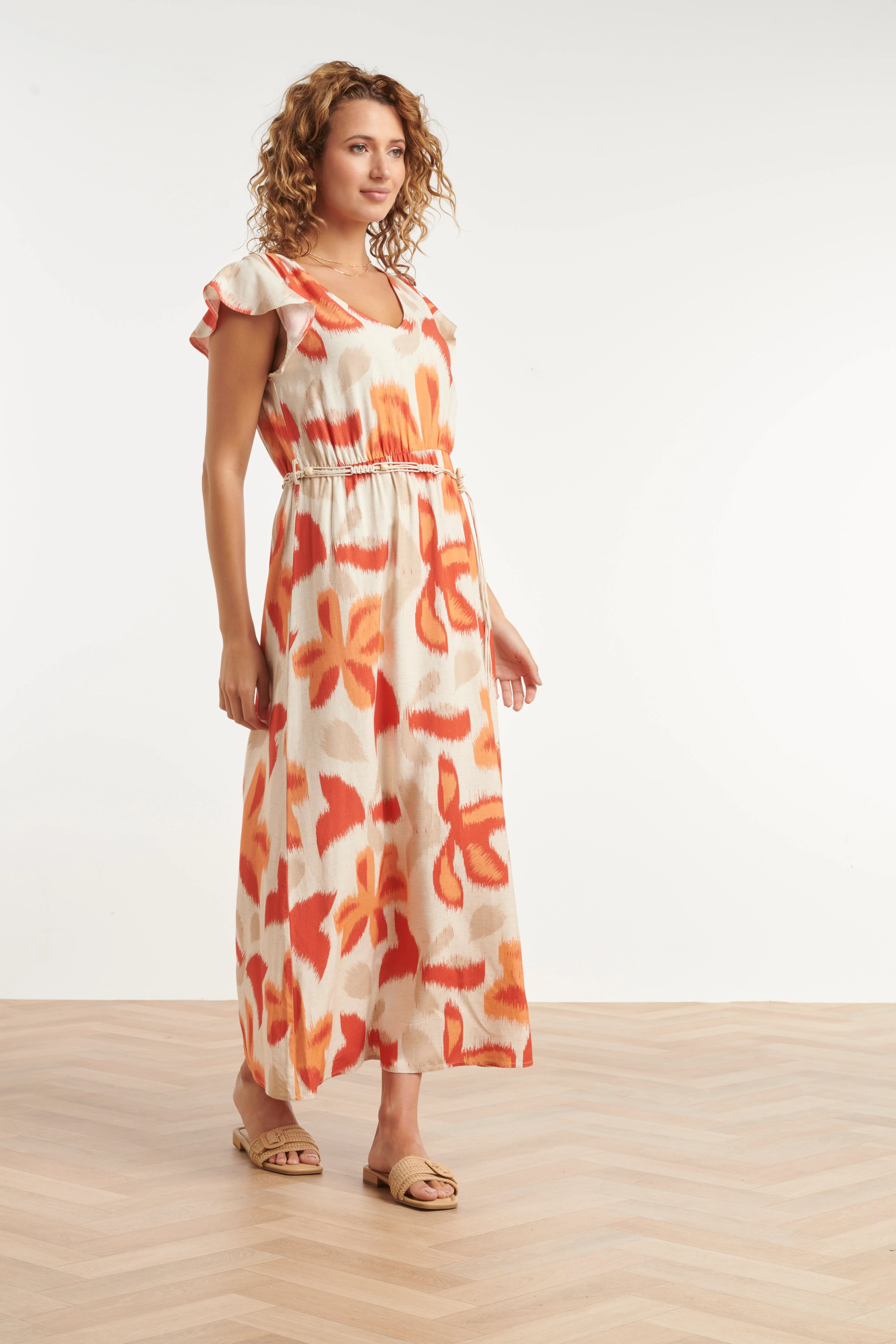 Lange Jurk Met Oranje En Beige Bloem Print En Taillekoord | Sand - Muticolour - Image 4